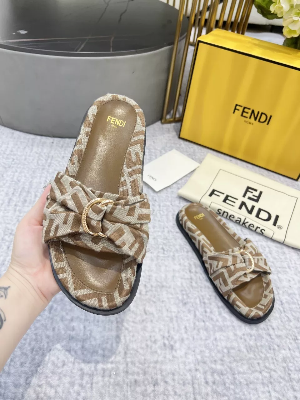 Fendi Slippers For Women EyeCatching 6884