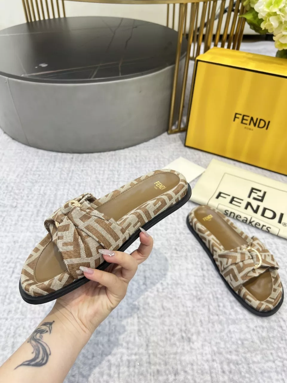 Fendi Slippers For Women EyeCatching 6884