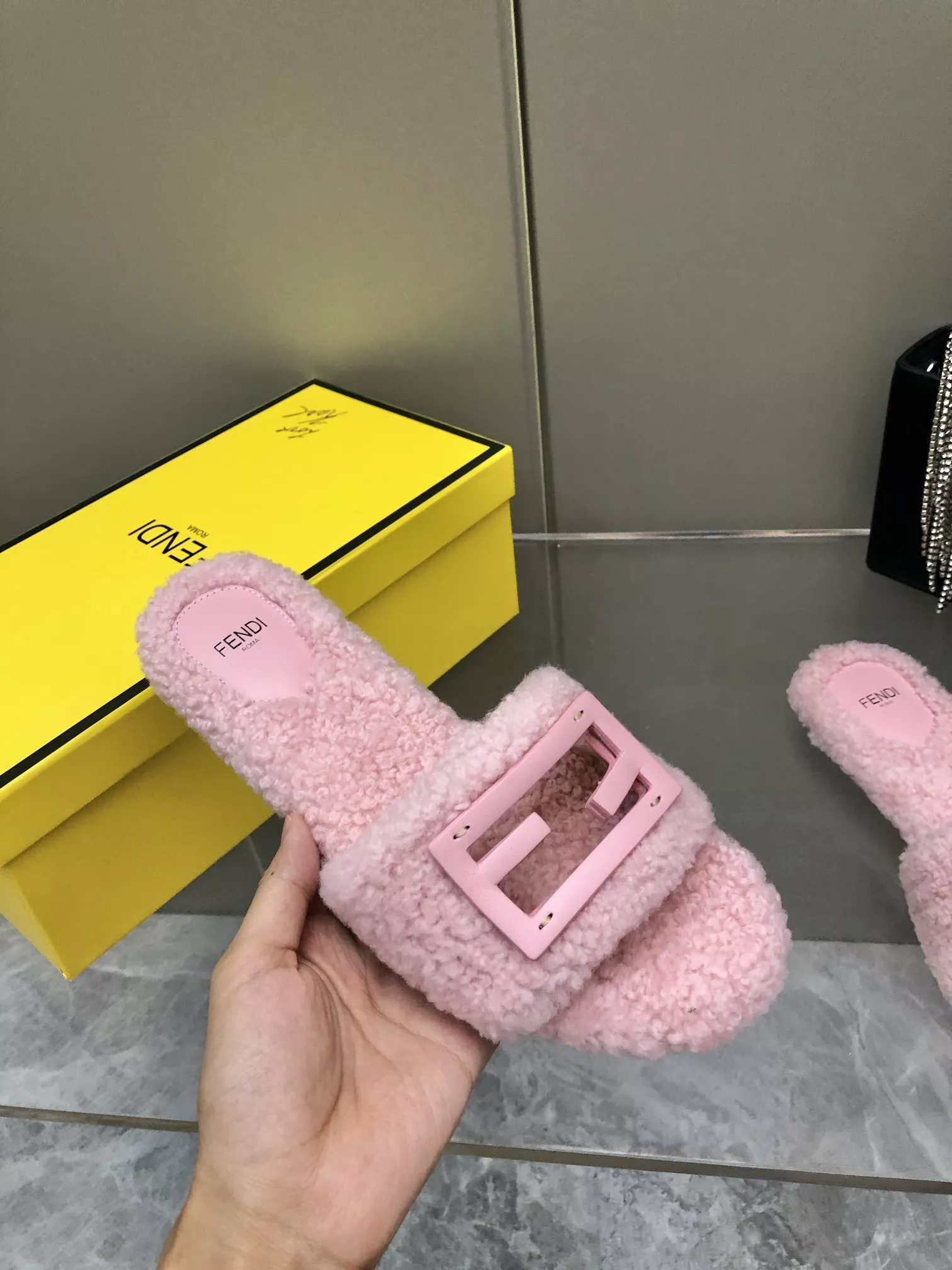 Fendi Slippers For Women EyeCatching 6912