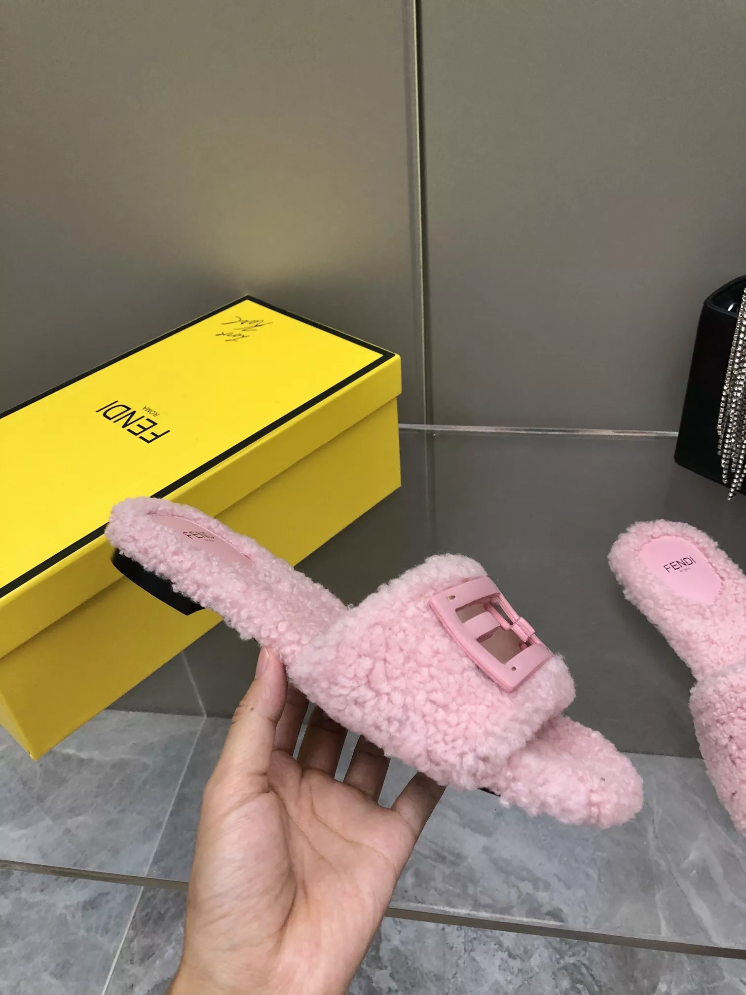 Fendi Slippers For Women EyeCatching 6912