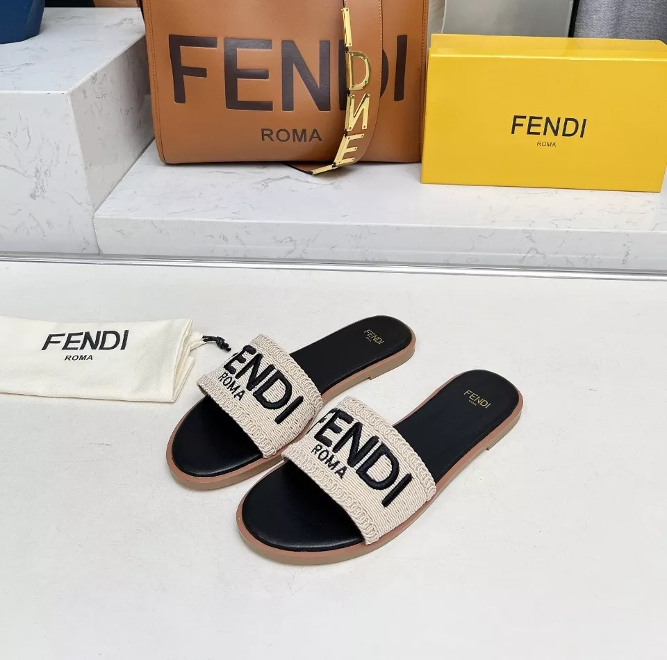 Fendi Slippers For Women Fashionable 2782