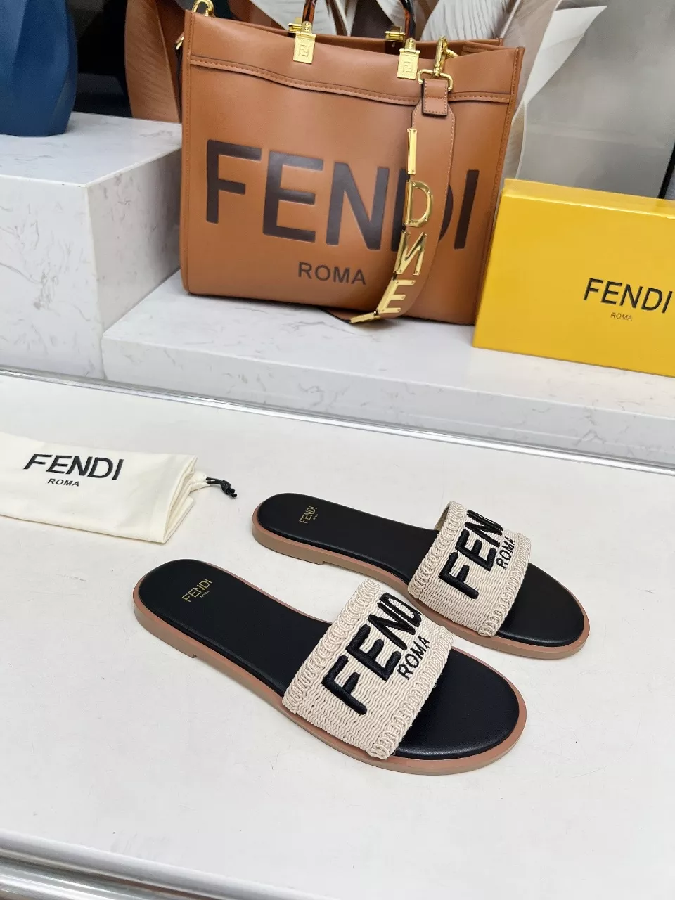 Fendi Slippers For Women Fashionable 2782