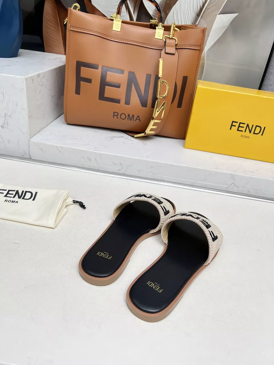 Fendi Slippers For Women Fashionable 2782