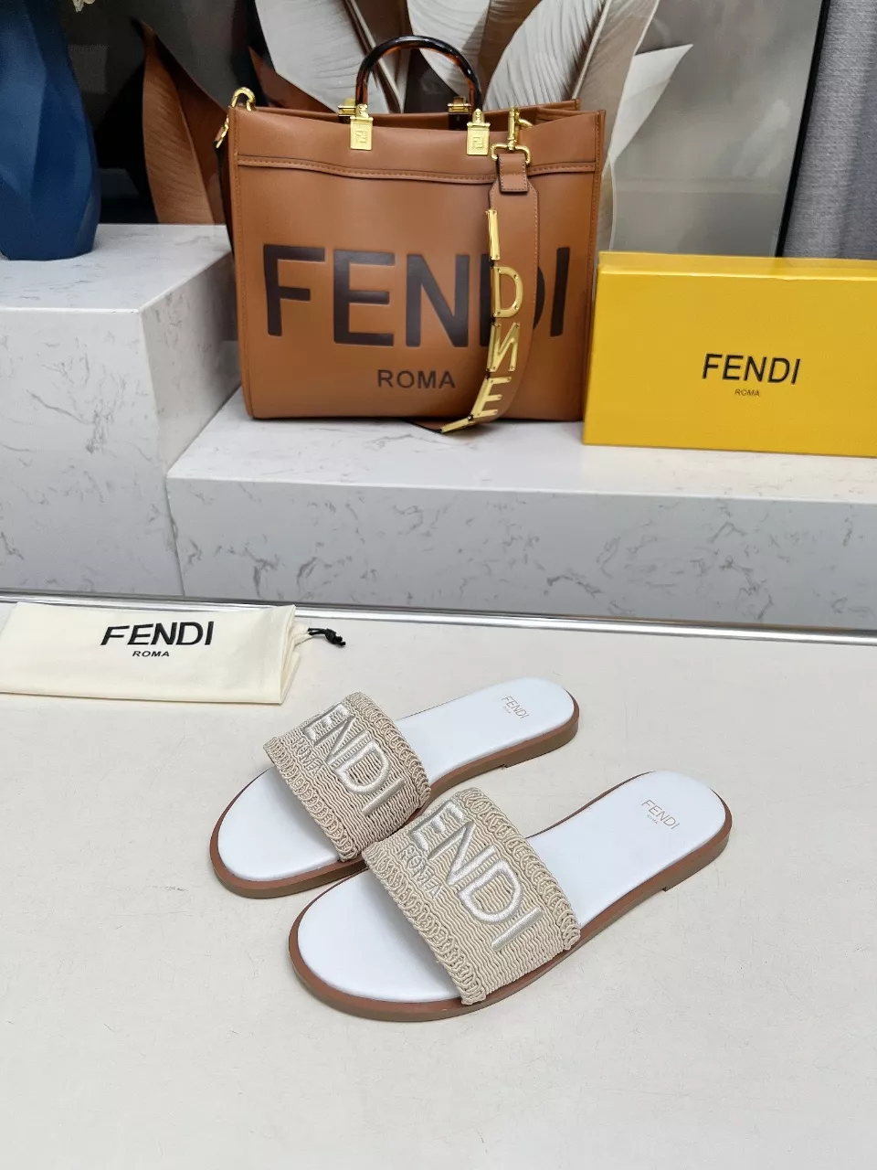 Fendi Slippers For Women Fashionable 9105