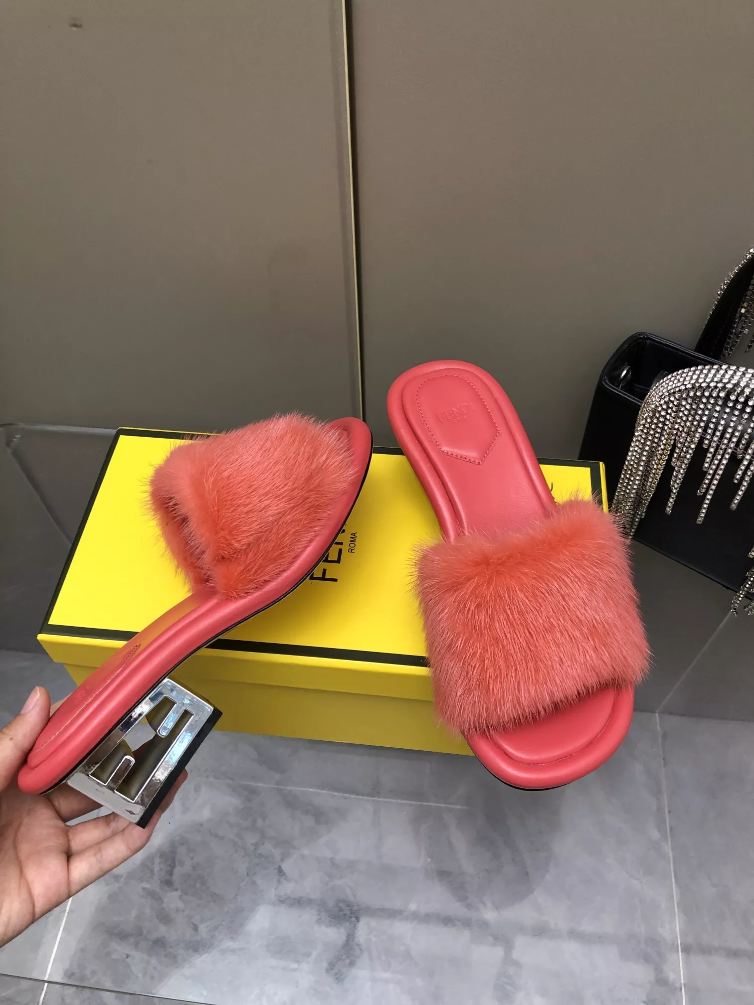 Fendi Slippers For Women GoAnywhere 3153