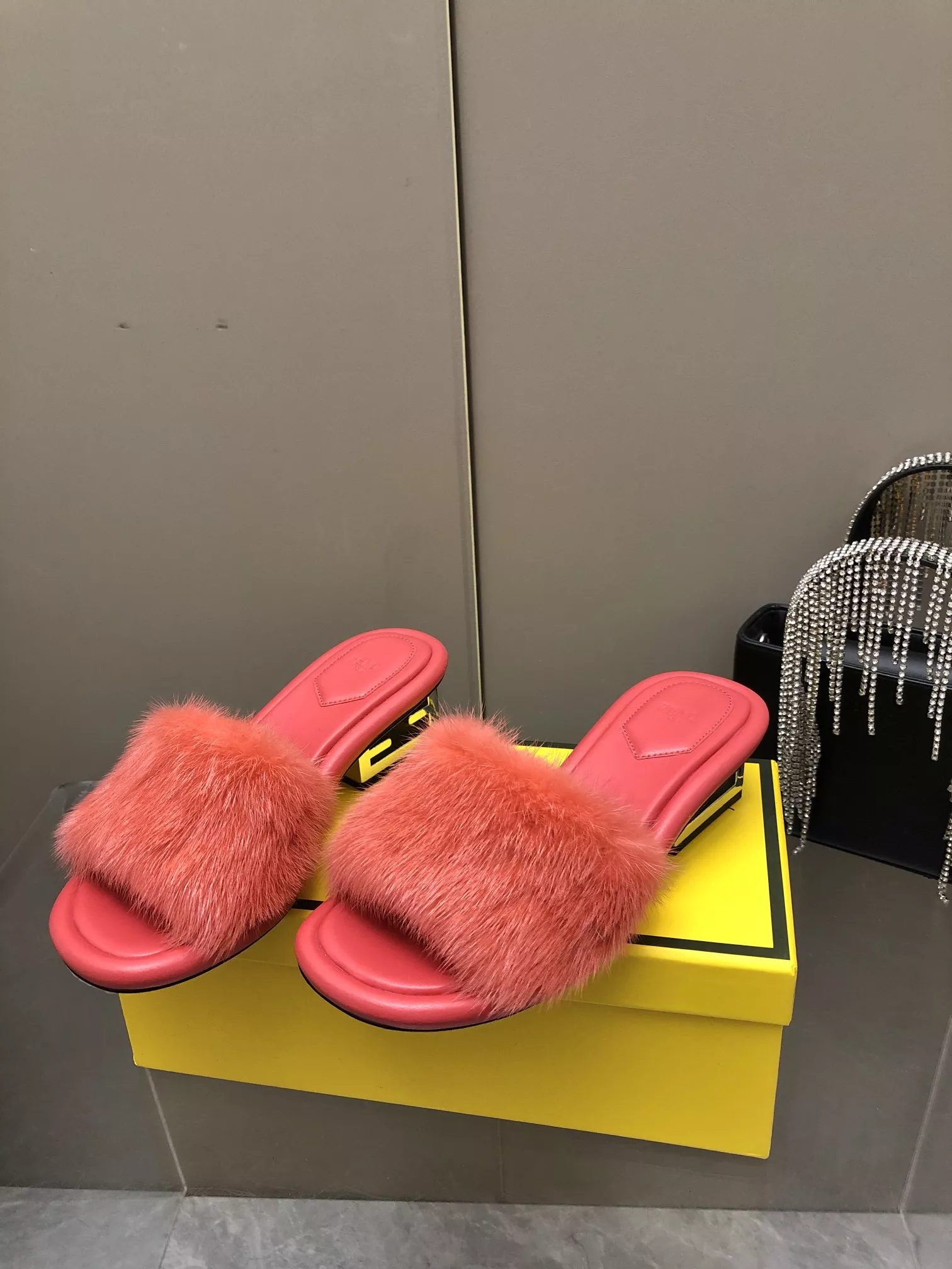 Fendi Slippers For Women GoAnywhere 3153