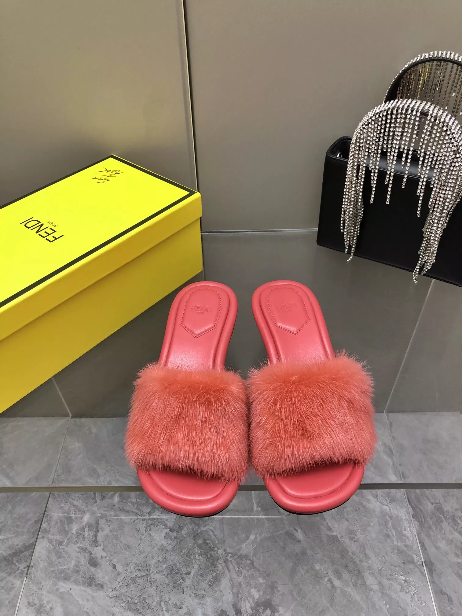 Fendi Slippers For Women GoAnywhere 3153