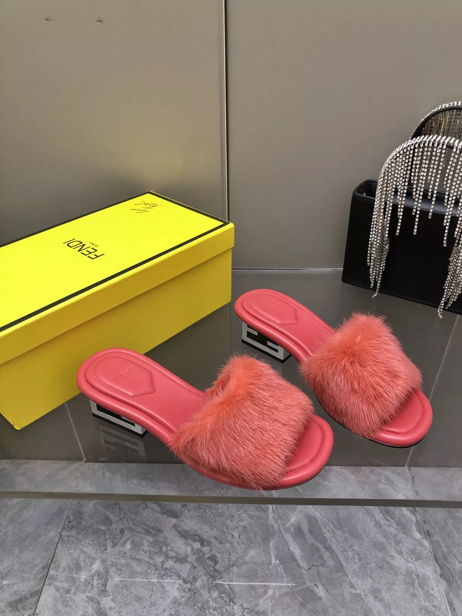 Fendi Slippers For Women GoAnywhere 3153