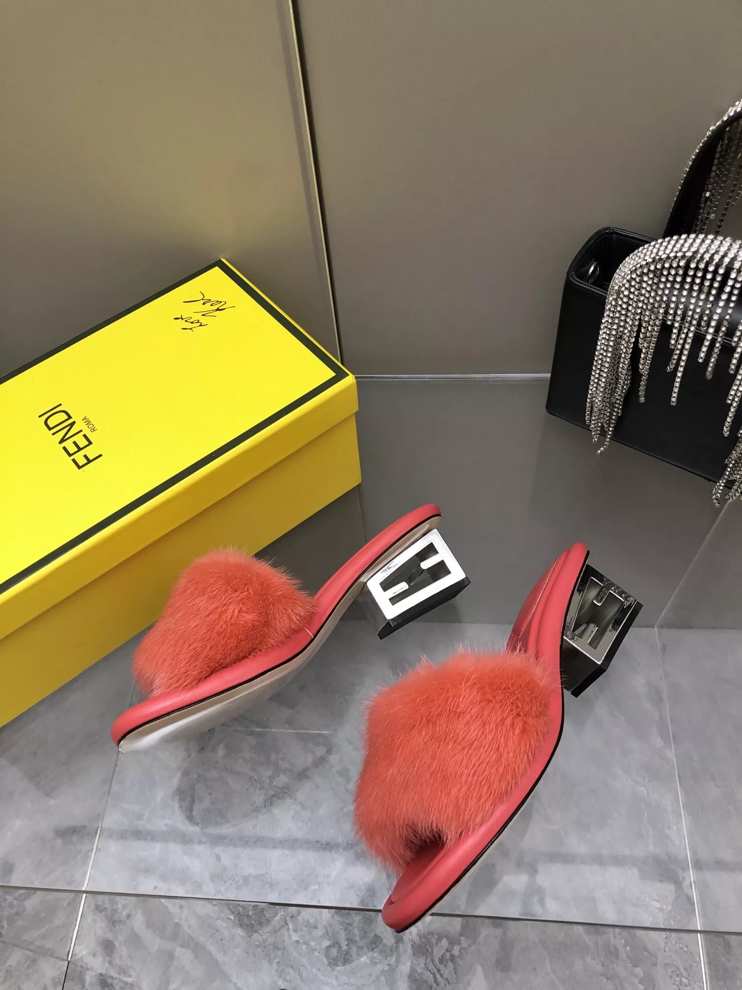 Fendi Slippers For Women GoAnywhere 3153