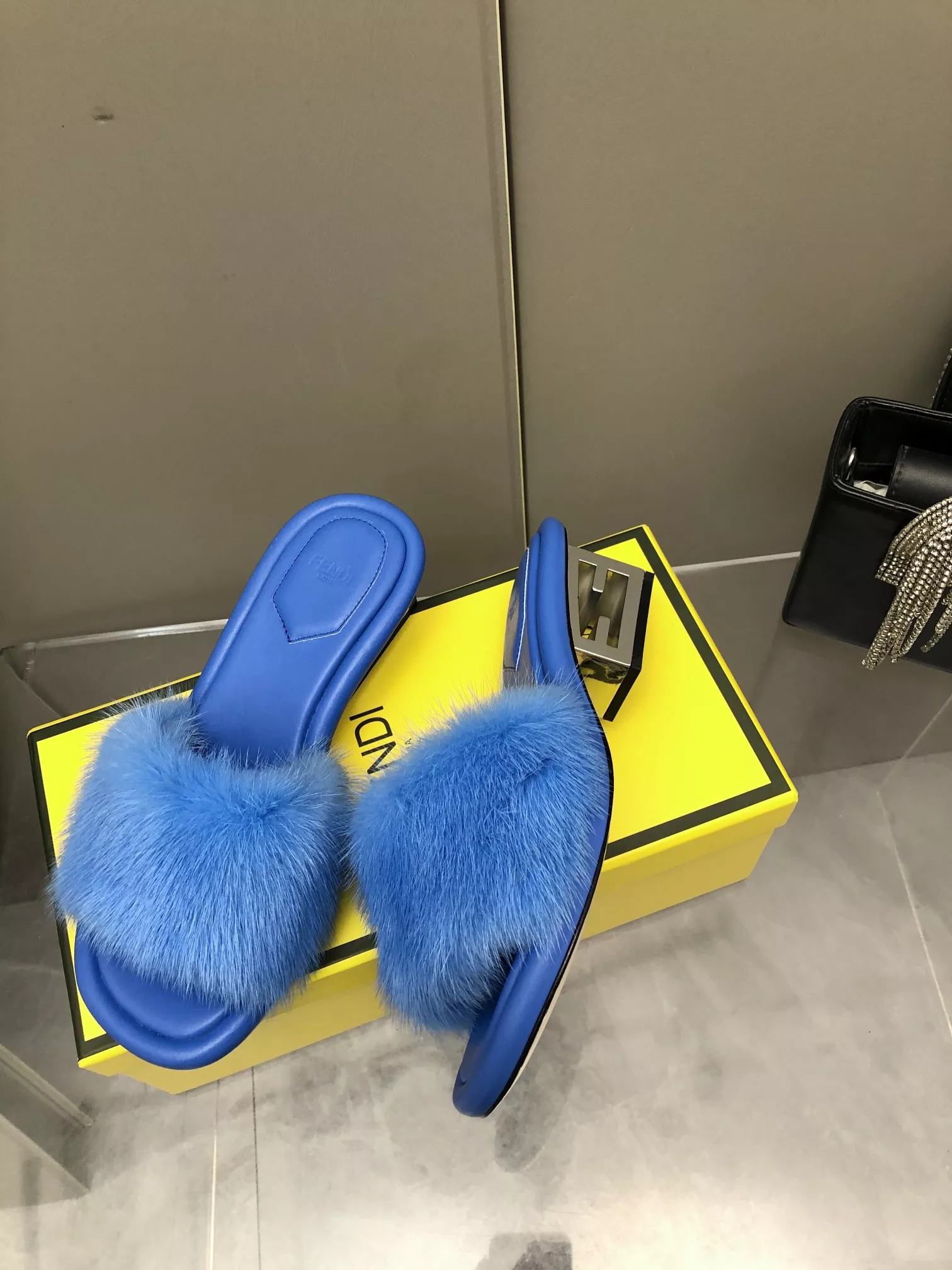 Fendi Slippers For Women HighQuality 3920