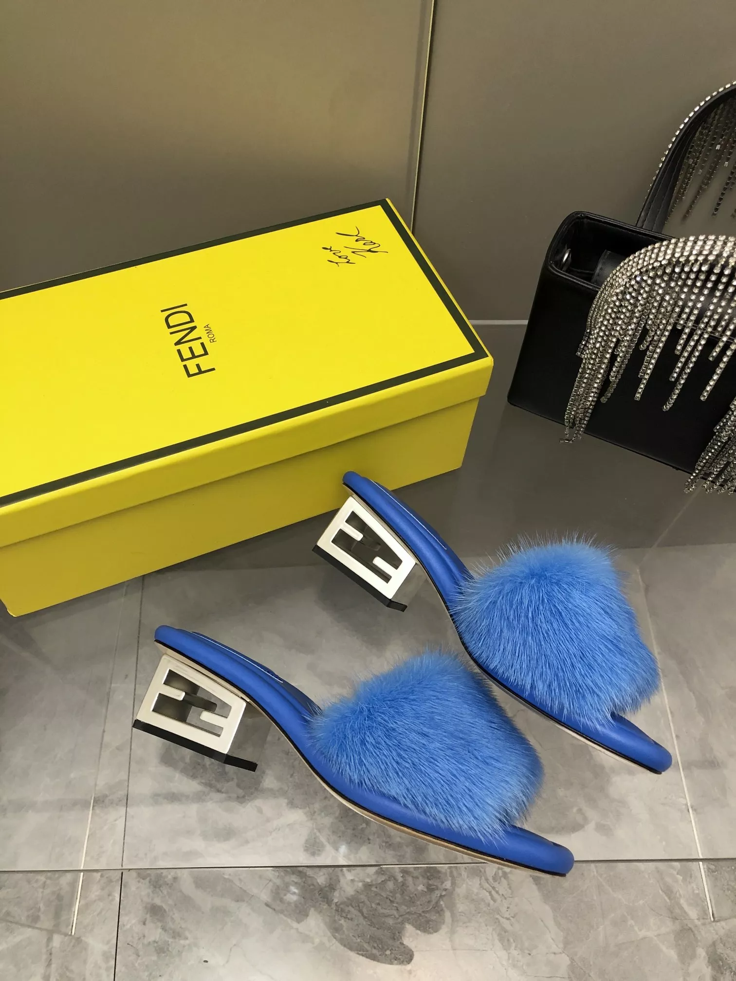 Fendi Slippers For Women HighQuality 3920