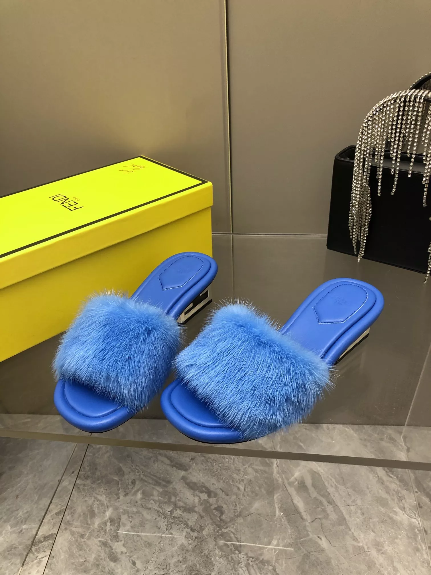Fendi Slippers For Women HighQuality 3920