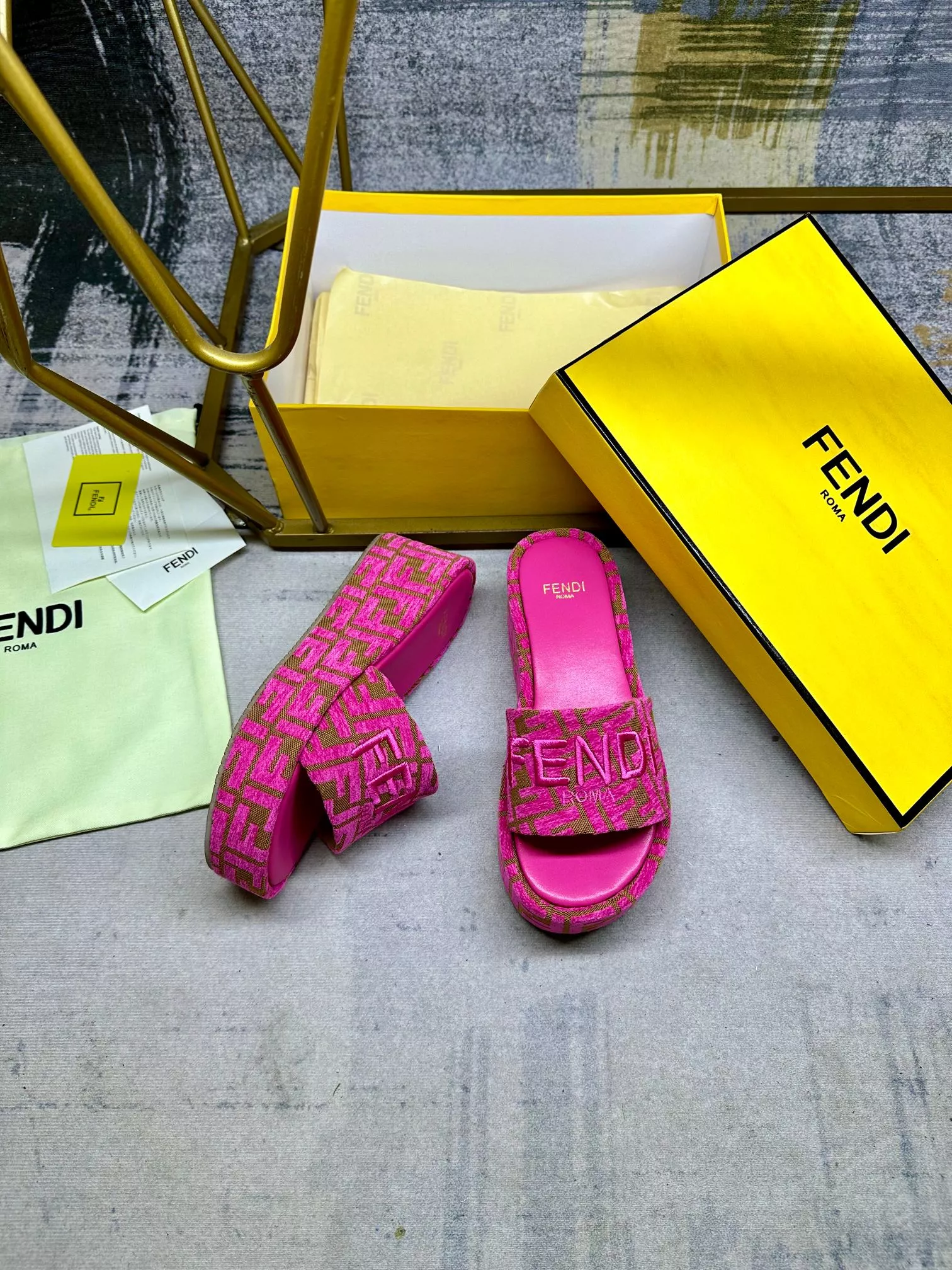 Fendi Slippers For Women Lightweight 584