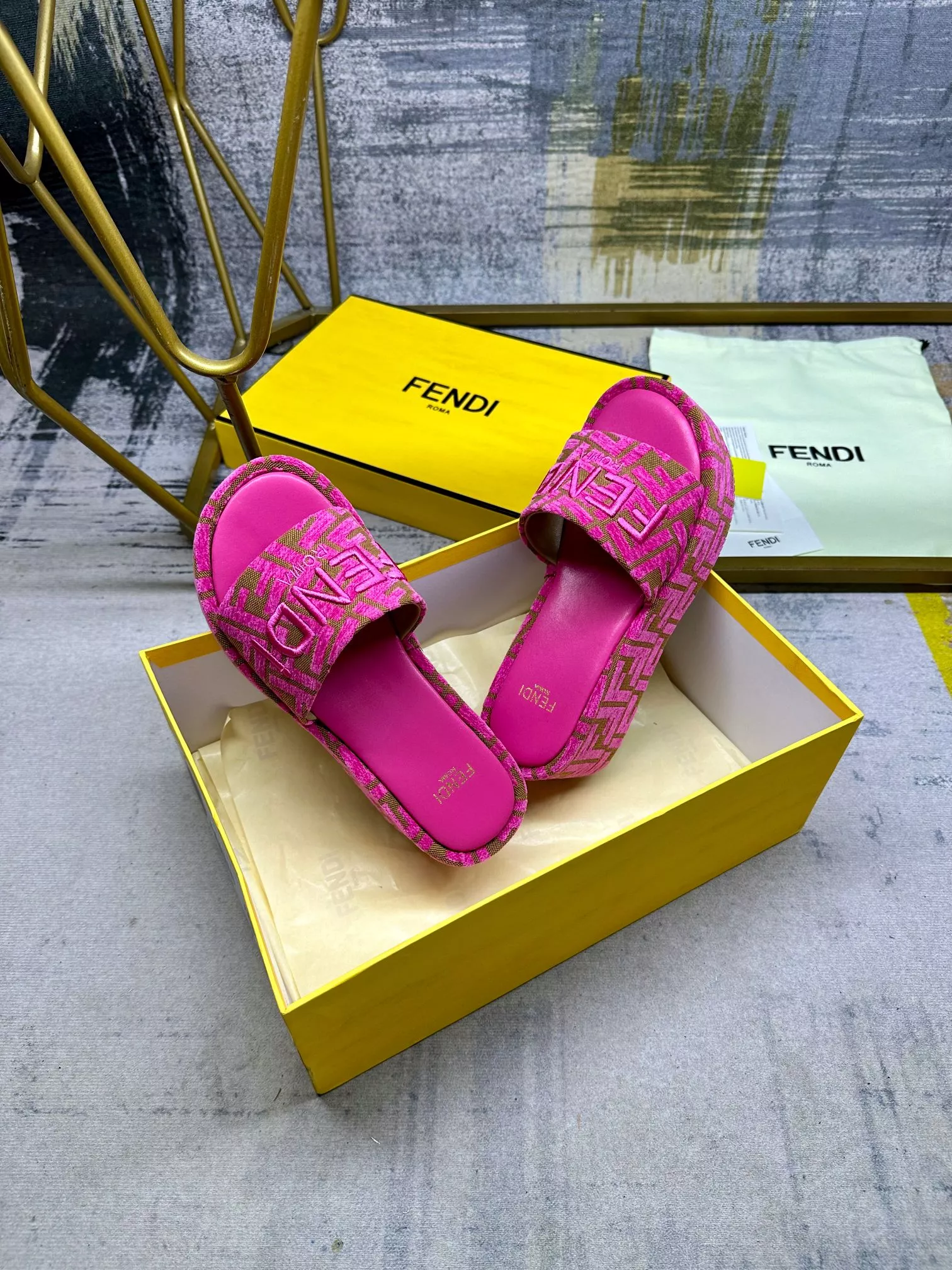 Fendi Slippers For Women Lightweight 584