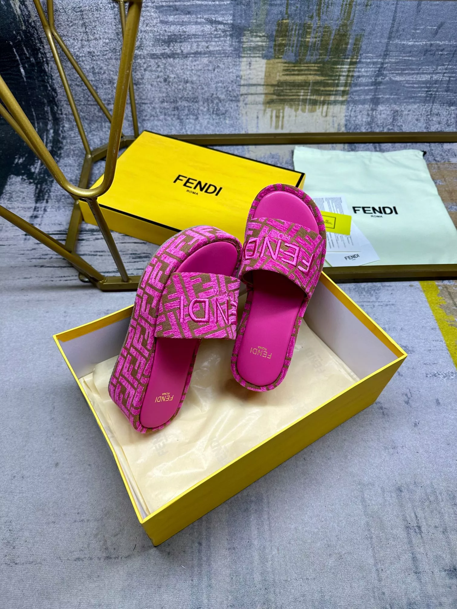 Fendi Slippers For Women Lightweight 584