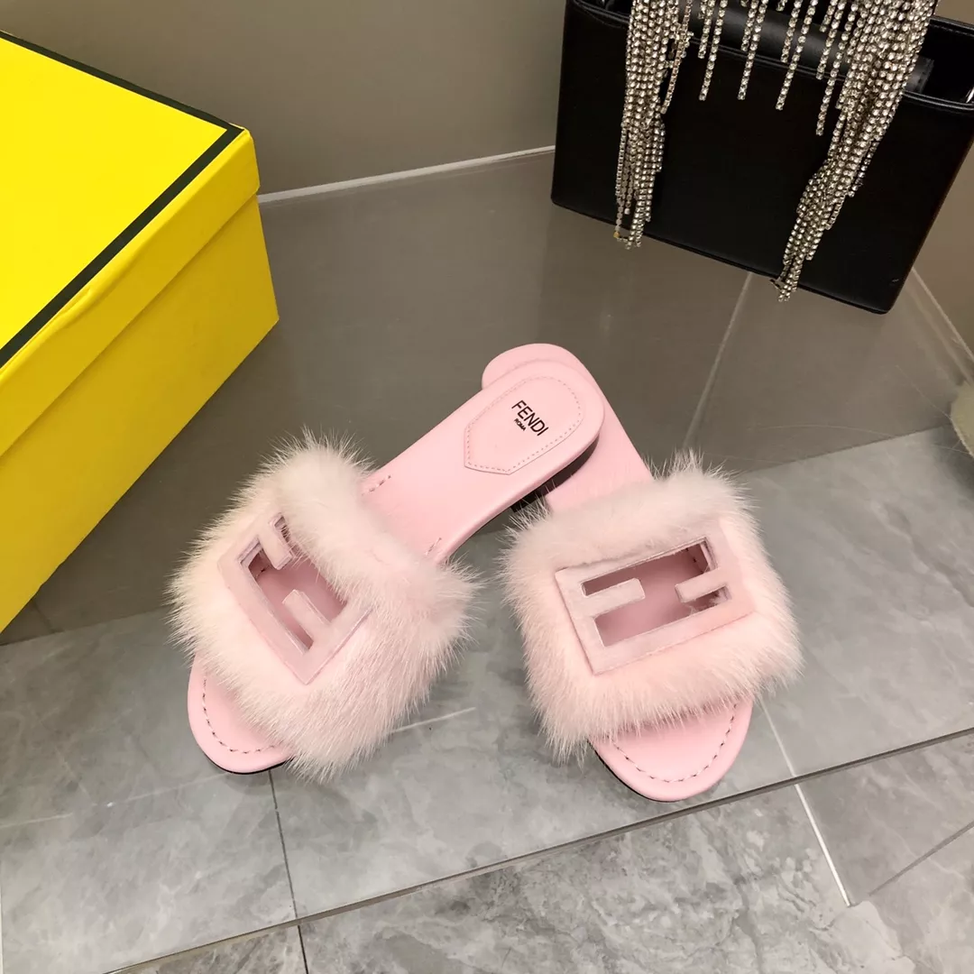 Fendi Slippers For Women Lightweight 7513