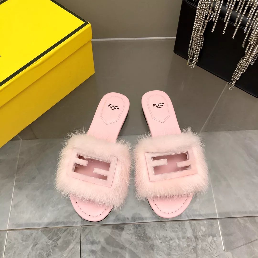 Fendi Slippers For Women Lightweight 7513