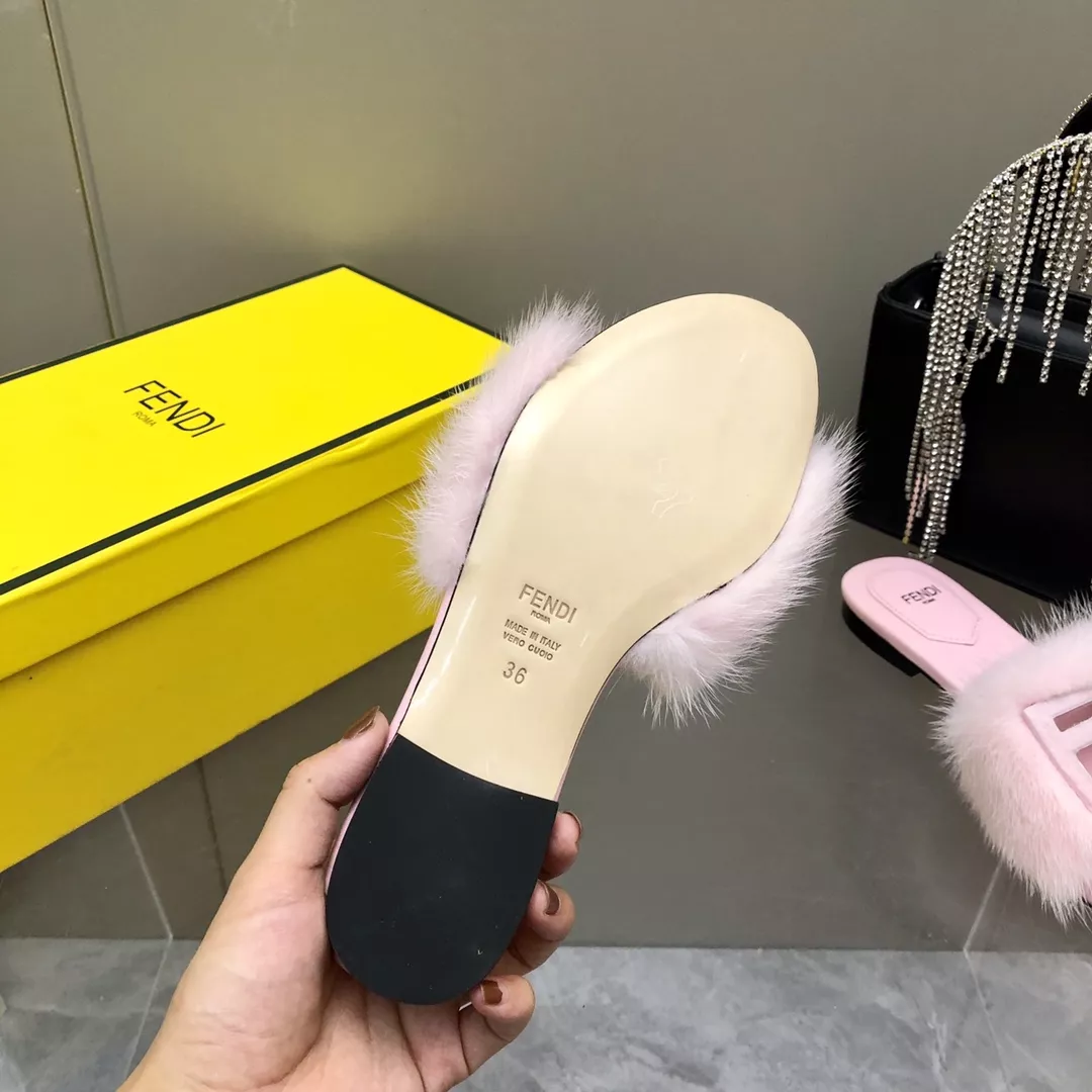 Fendi Slippers For Women Lightweight 7513