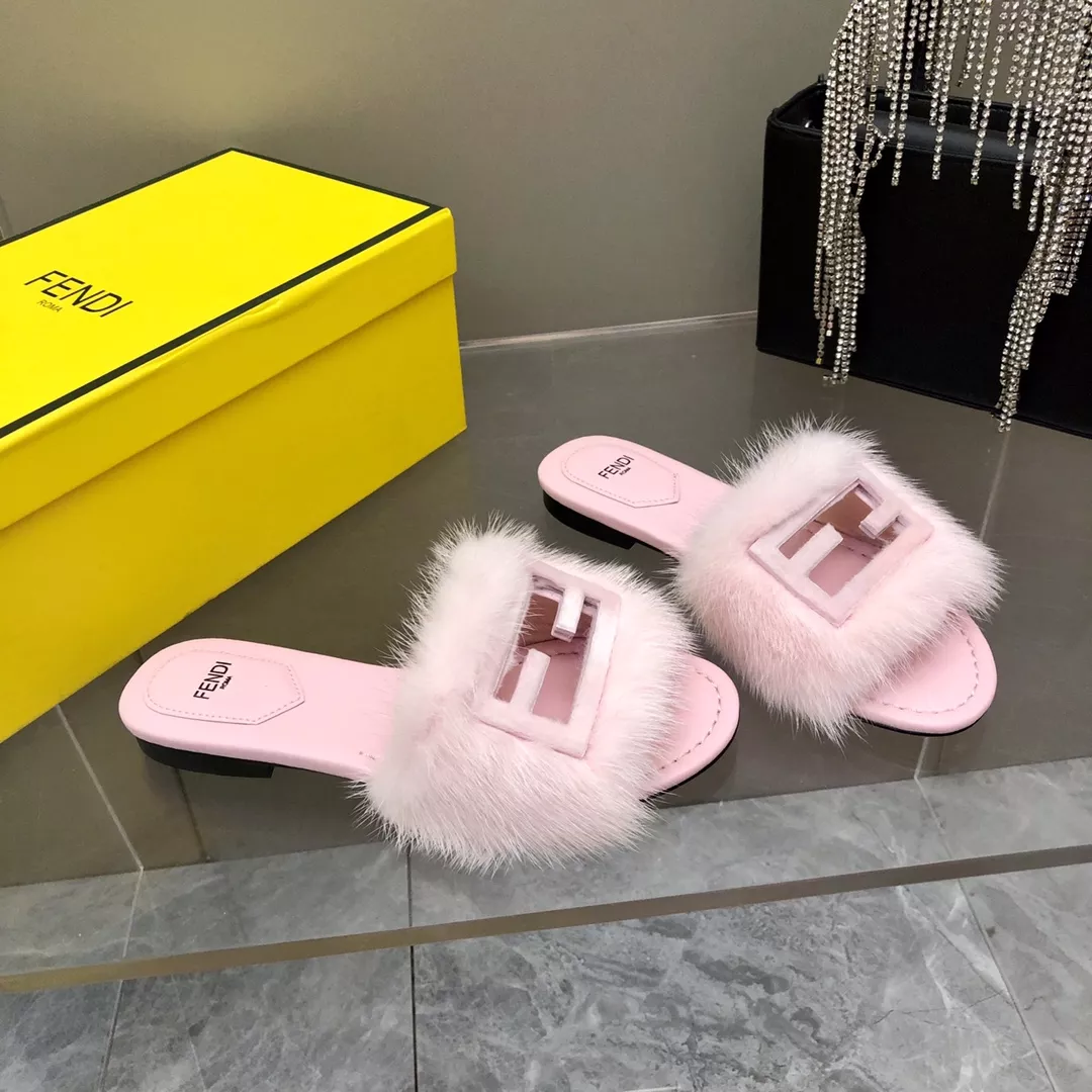 Fendi Slippers For Women Lightweight 7513