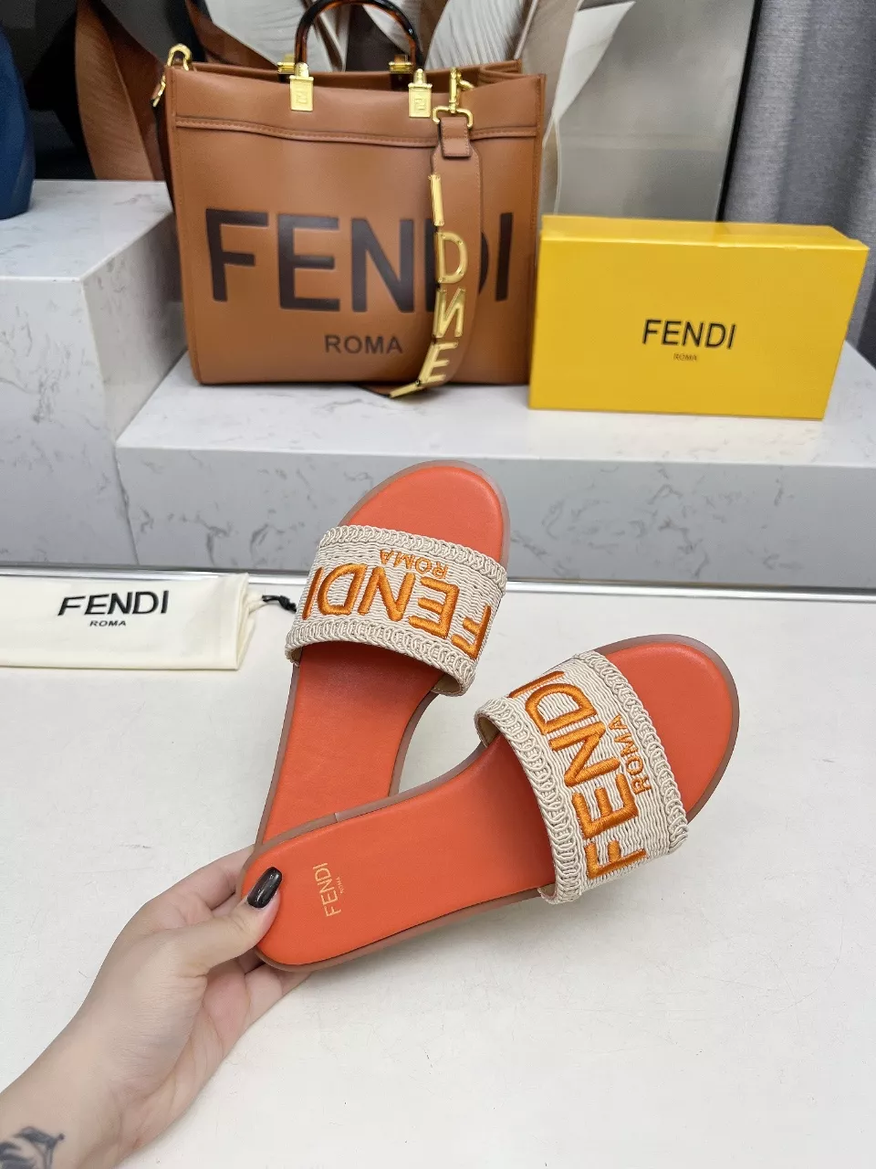 Fendi Slippers For Women Minimalist 5993