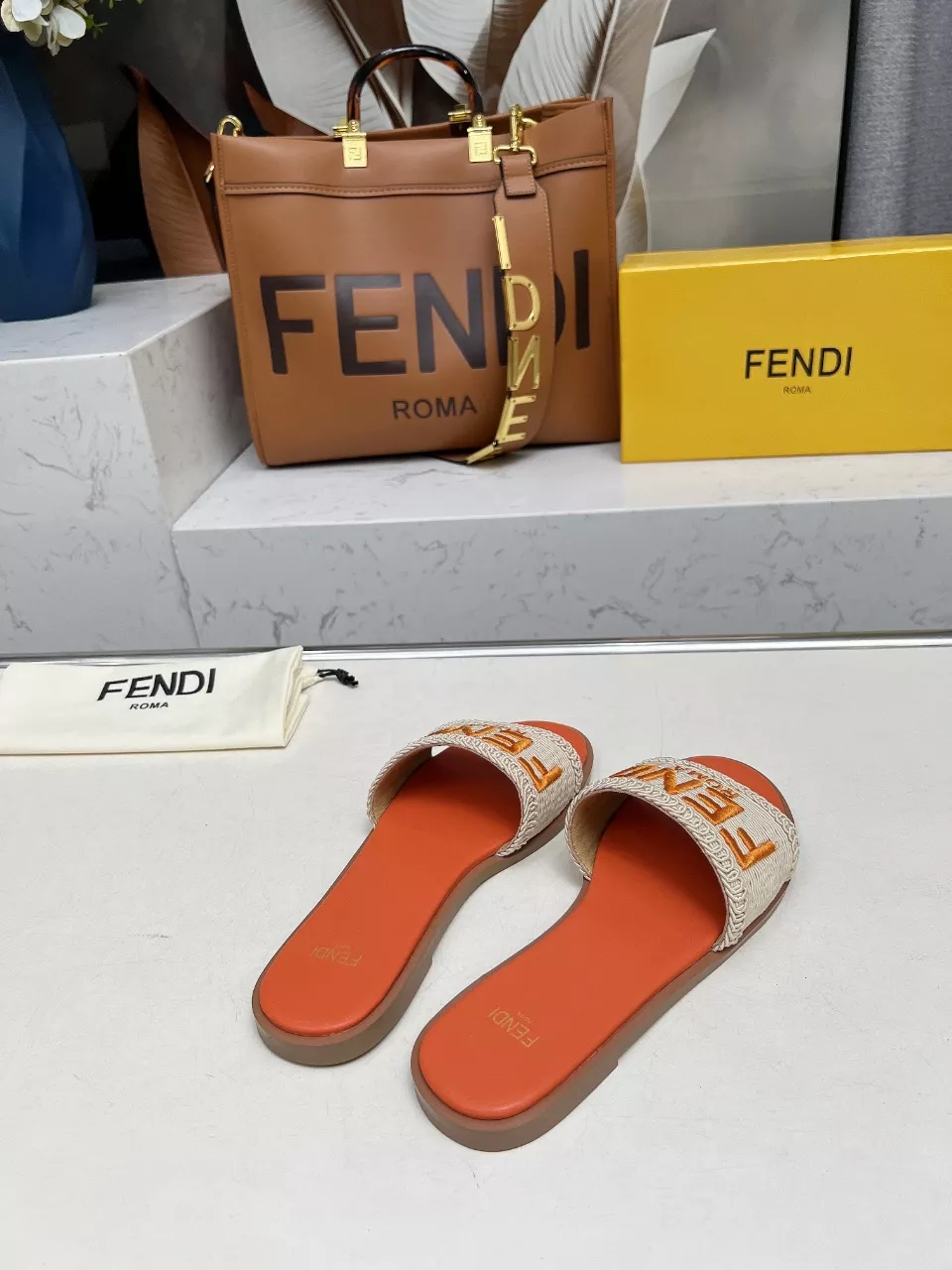 Fendi Slippers For Women Minimalist 5993