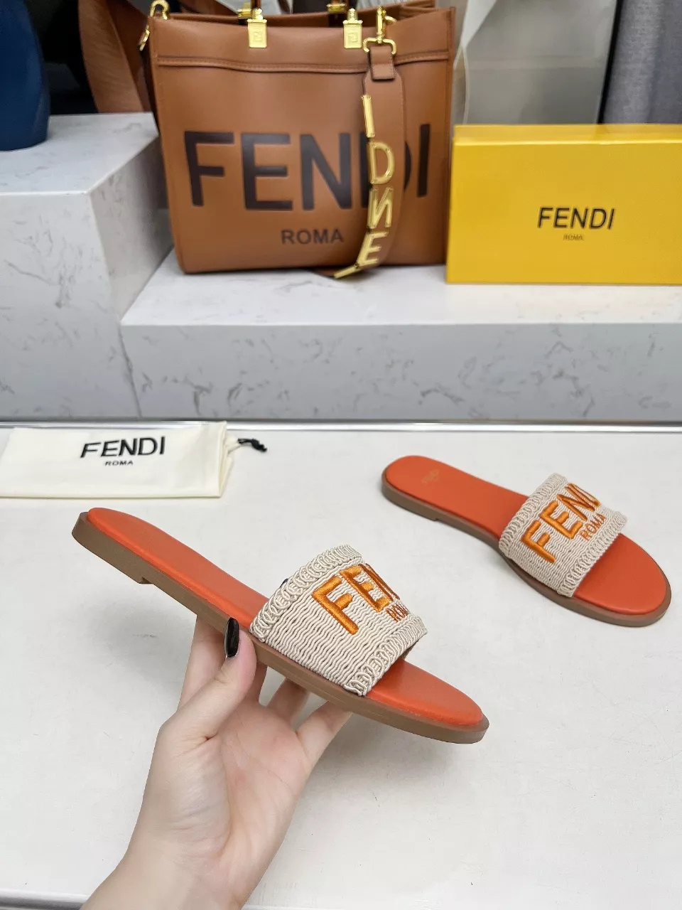 Fendi Slippers For Women Minimalist 5993