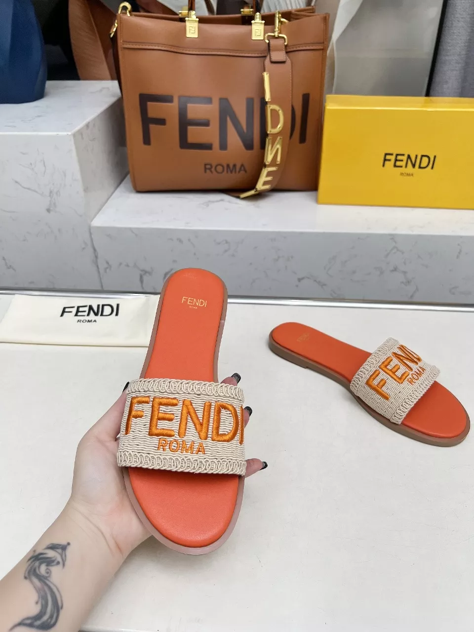 Fendi Slippers For Women Minimalist 5993