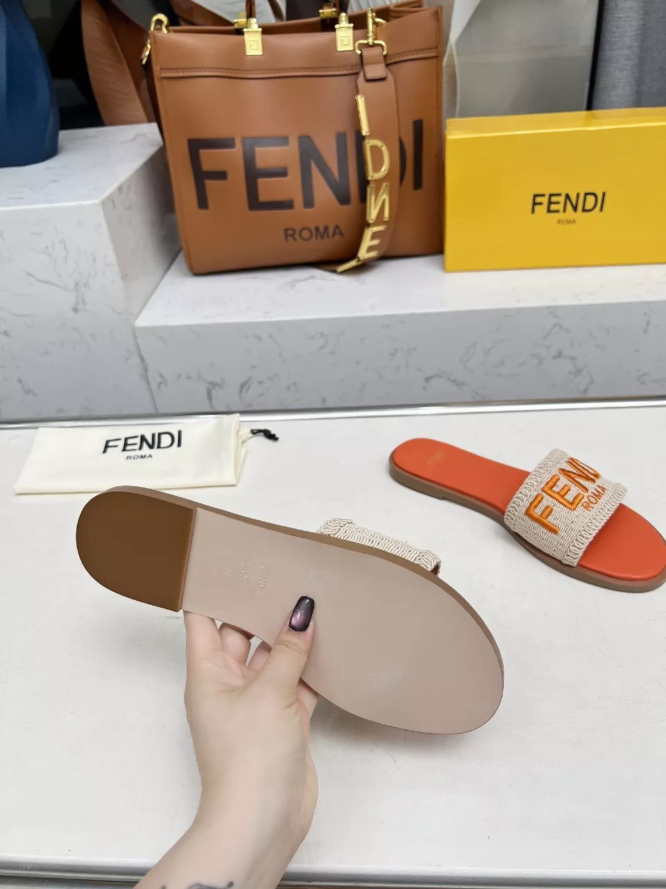 Fendi Slippers For Women Minimalist 5993