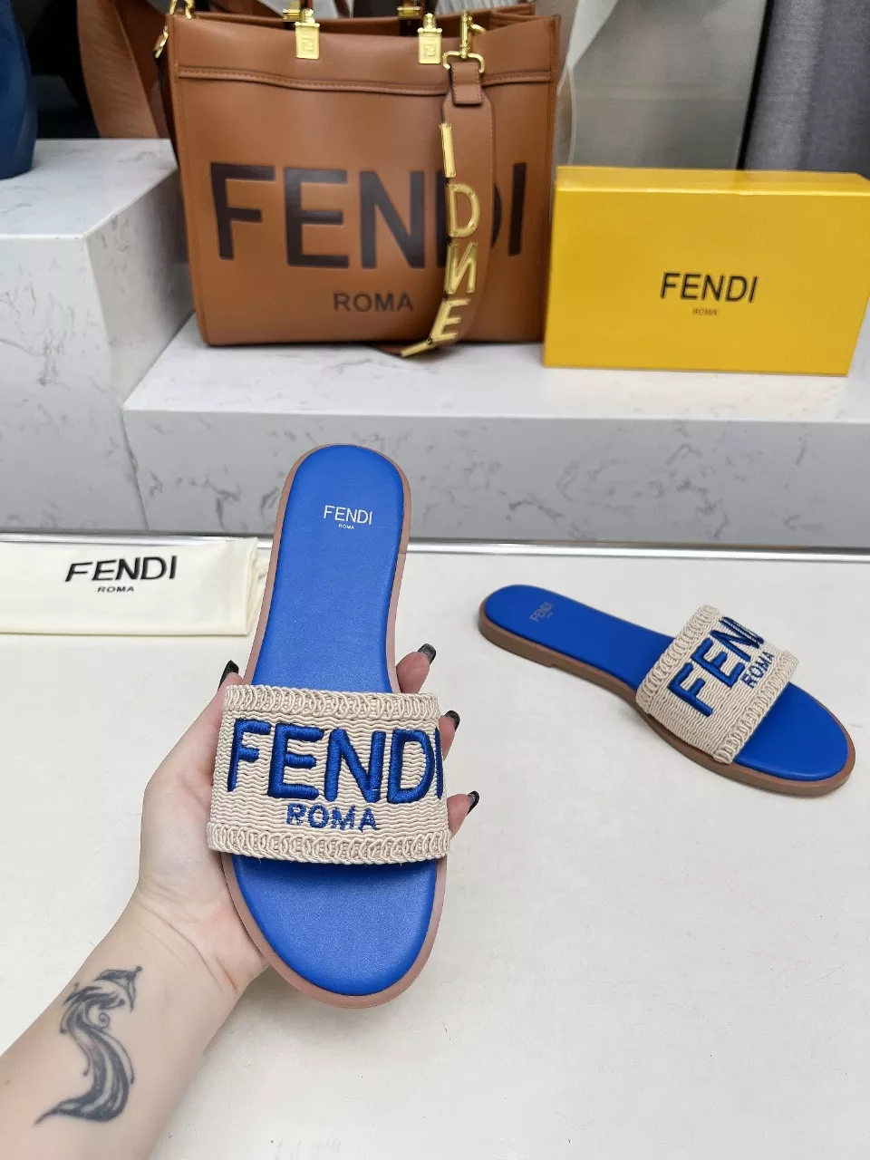 Fendi Slippers For Women ModernLook 2315