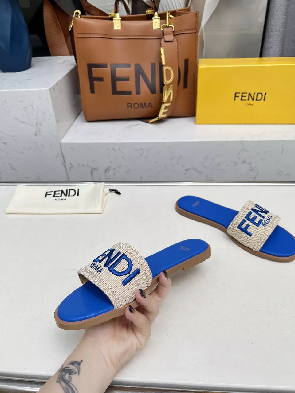 Fendi Slippers For Women ModernLook 2315