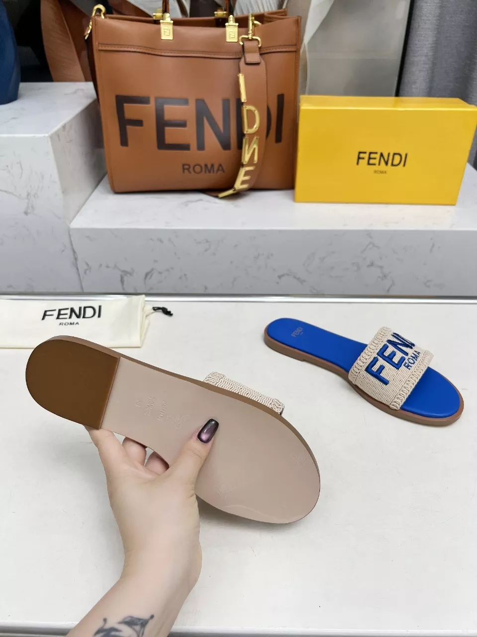 Fendi Slippers For Women ModernLook 2315