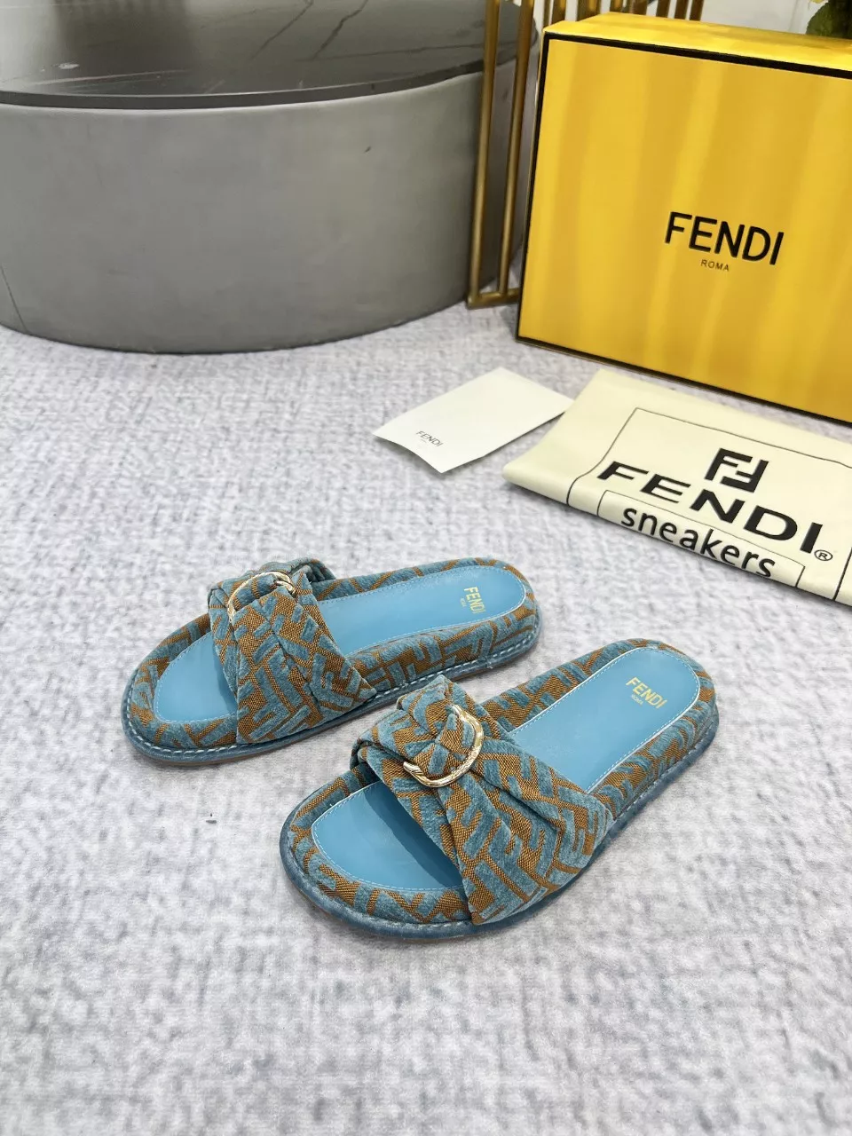 Fendi Slippers For Women ModernLook 7370