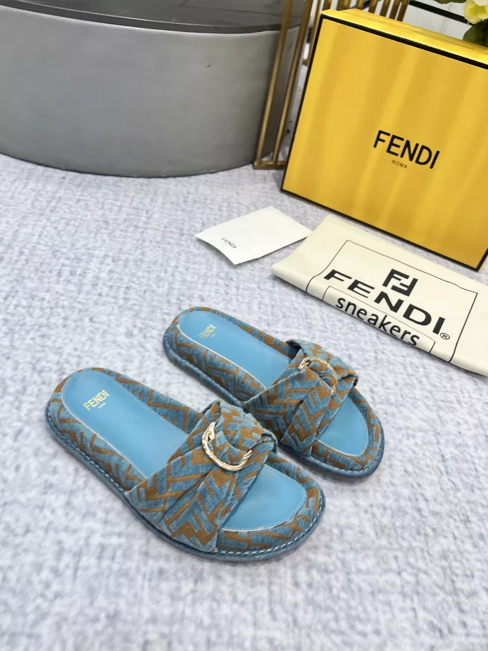 Fendi Slippers For Women ModernLook 7370