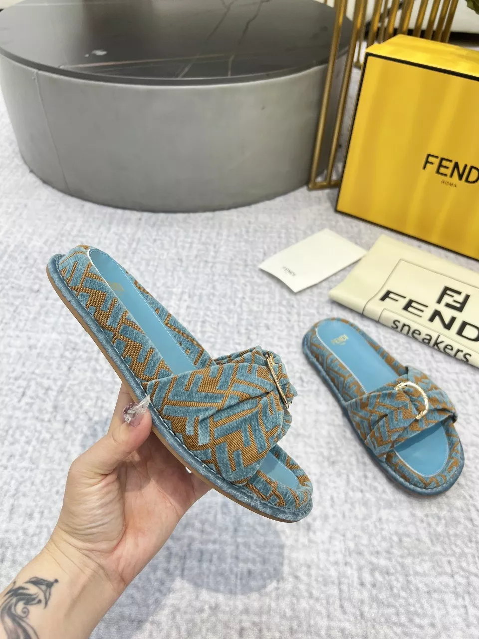 Fendi Slippers For Women ModernLook 7370