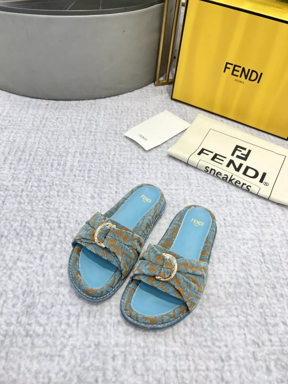 Fendi Slippers For Women ModernLook 7370