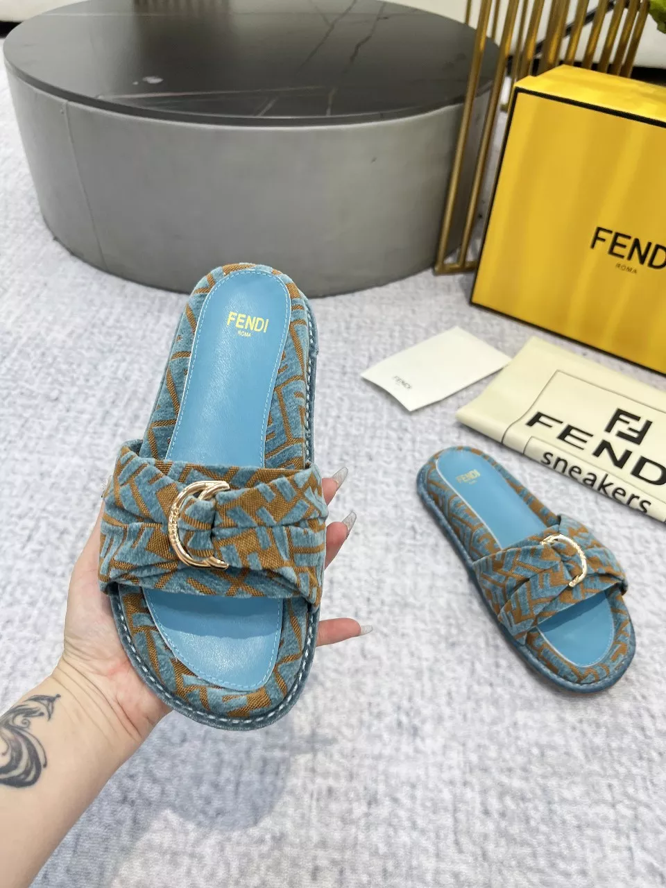Fendi Slippers For Women ModernLook 7370