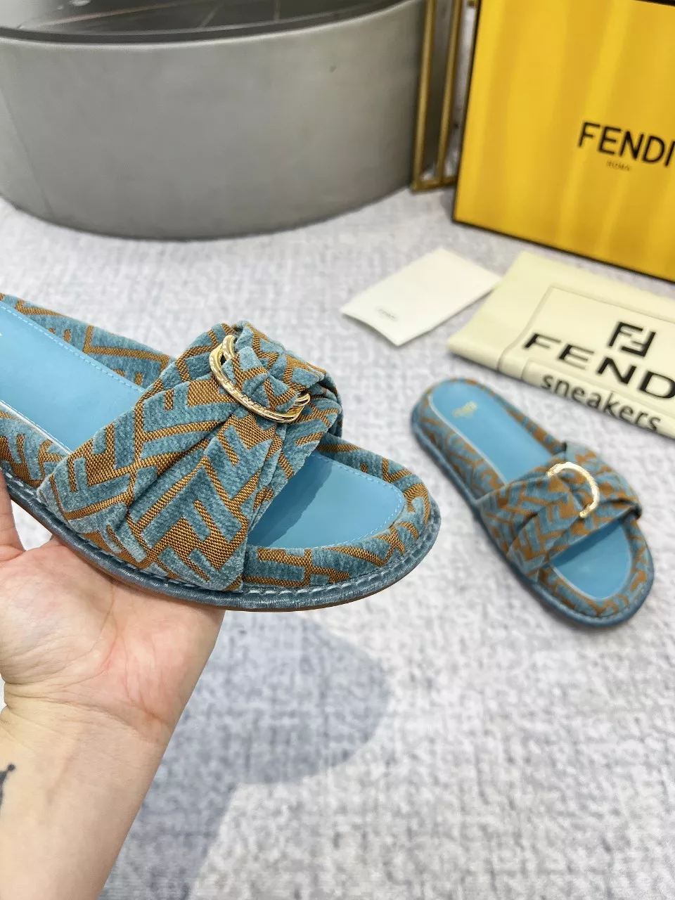 Fendi Slippers For Women ModernLook 7370