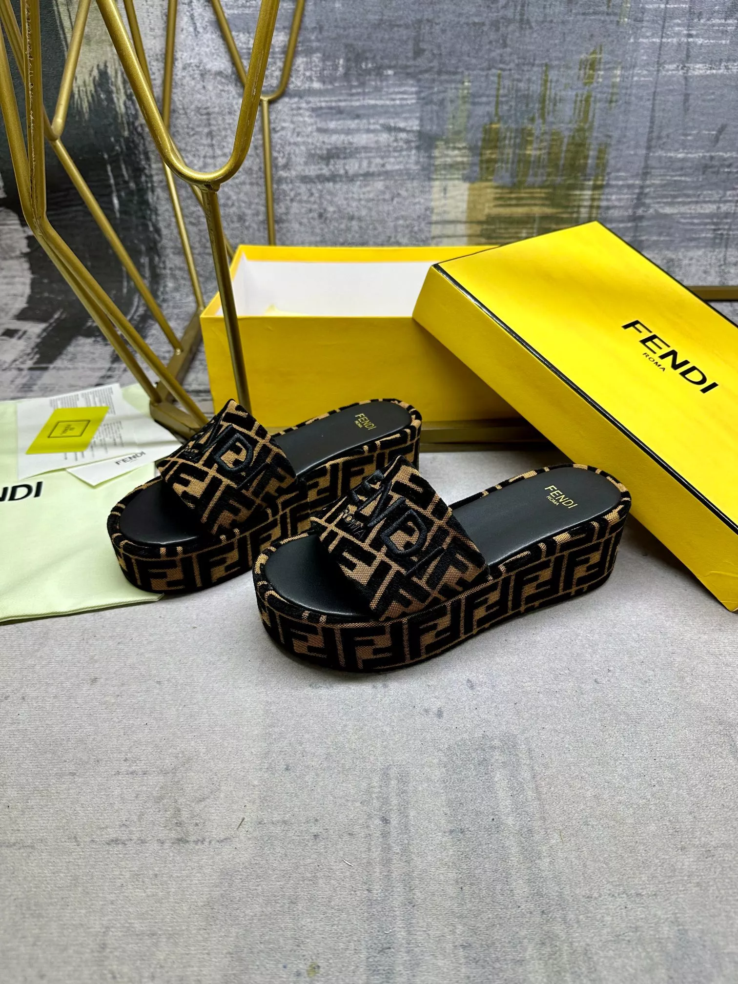 Fendi Slippers For Women Popular 972