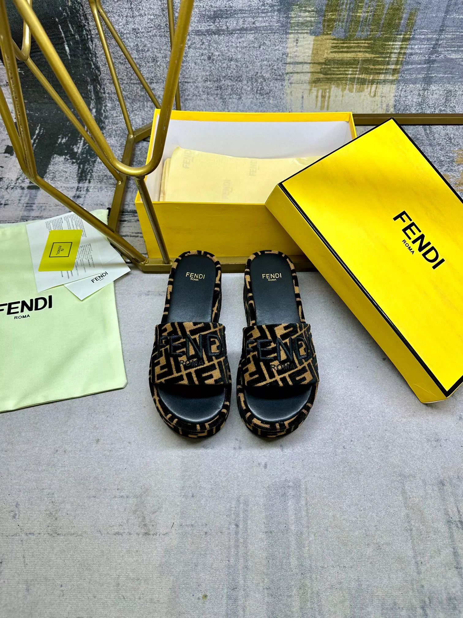 Fendi Slippers For Women Popular 972