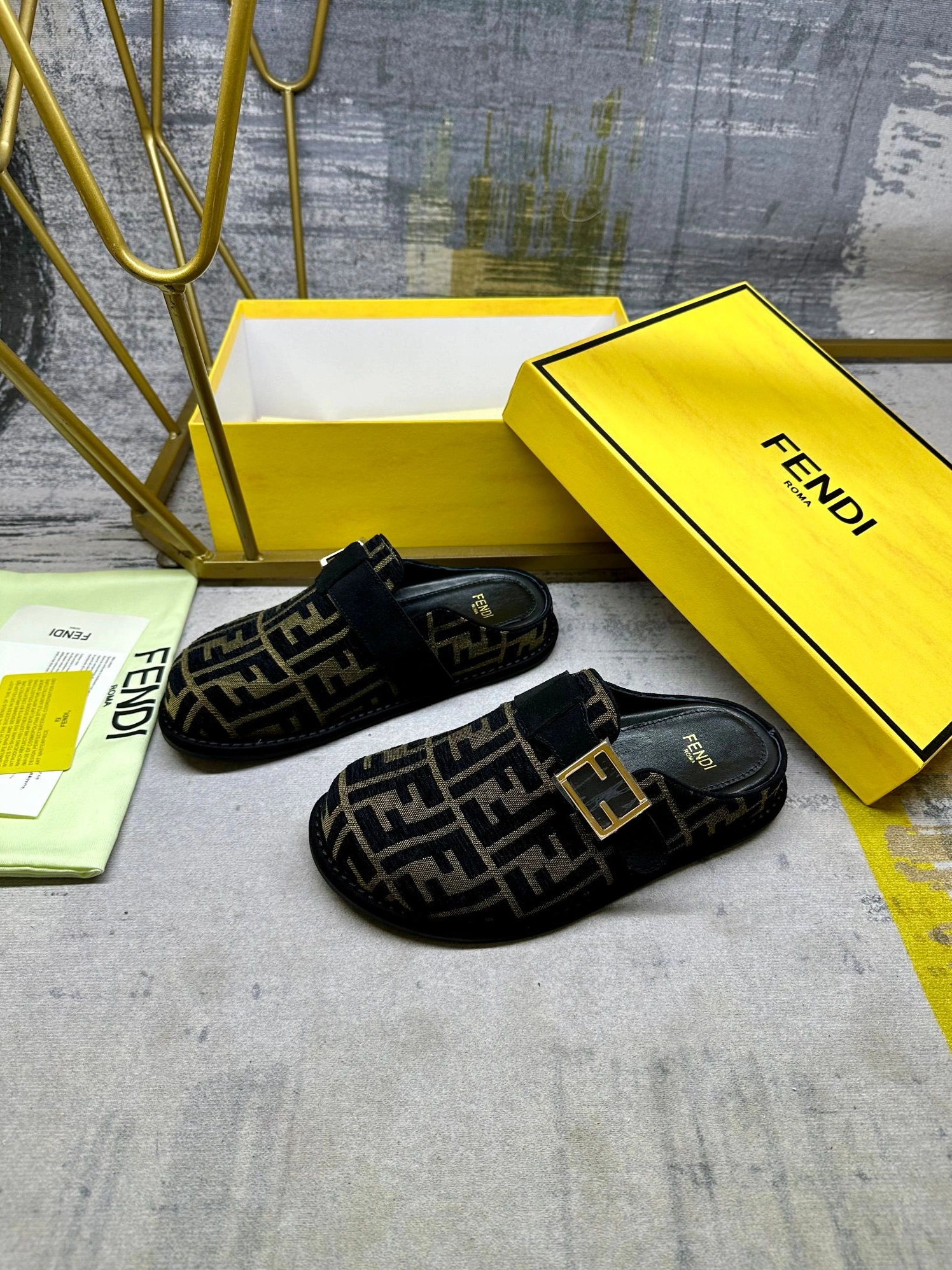 Fendi Slippers For Women Practical 106