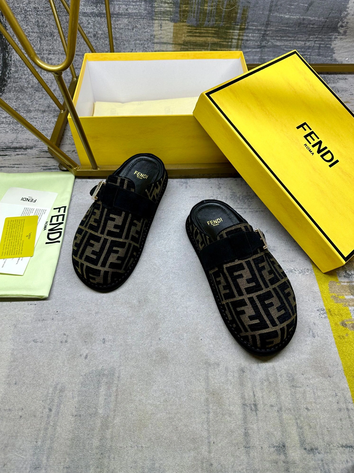 Fendi Slippers For Women Practical 106