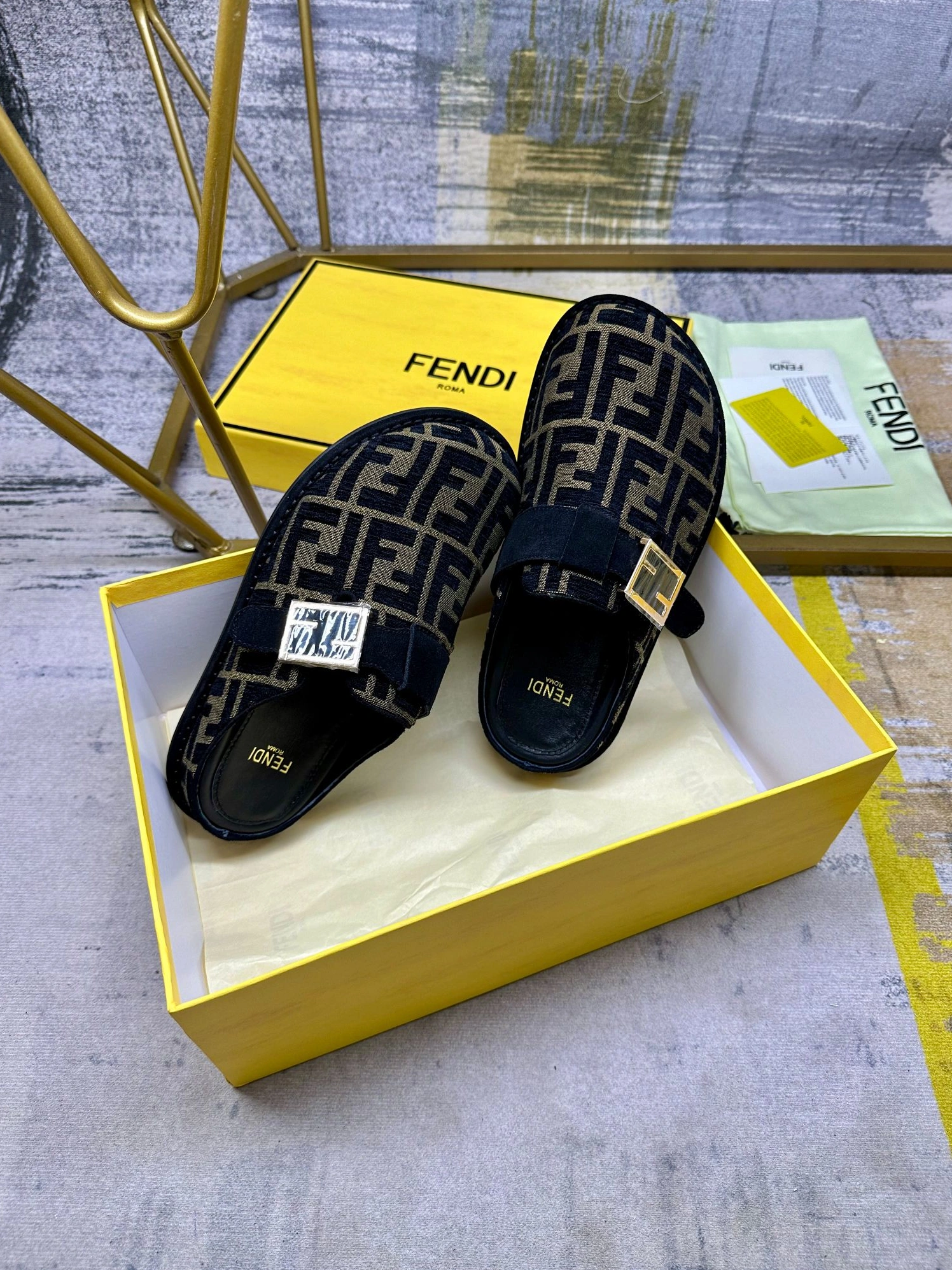 Fendi Slippers For Women Practical 106