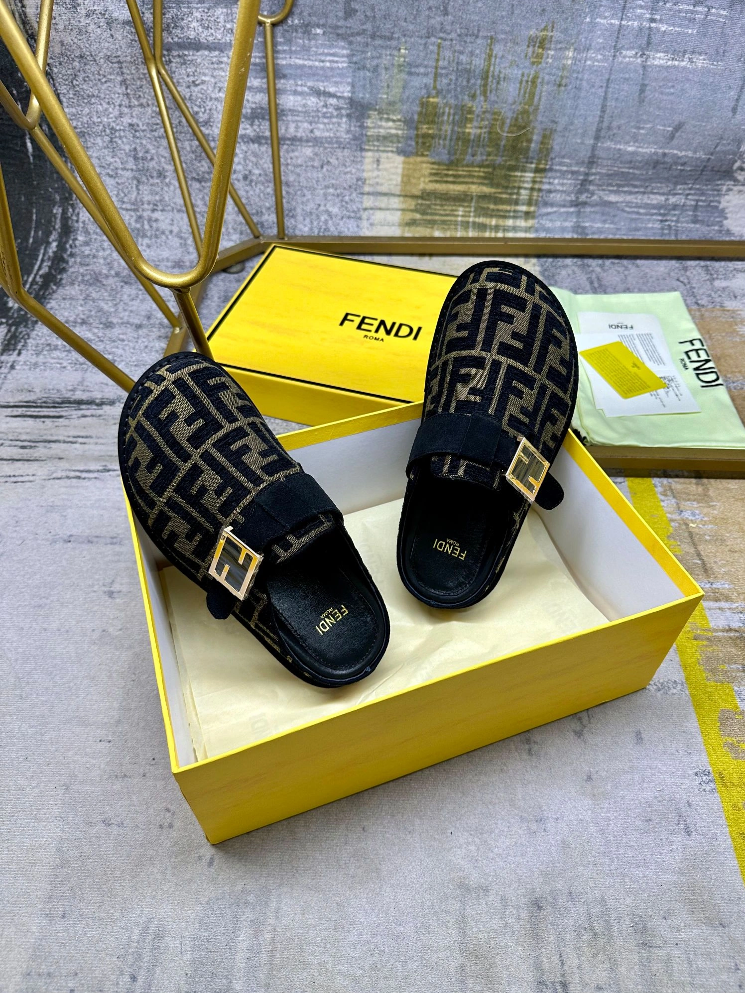 Fendi Slippers For Women Practical 106