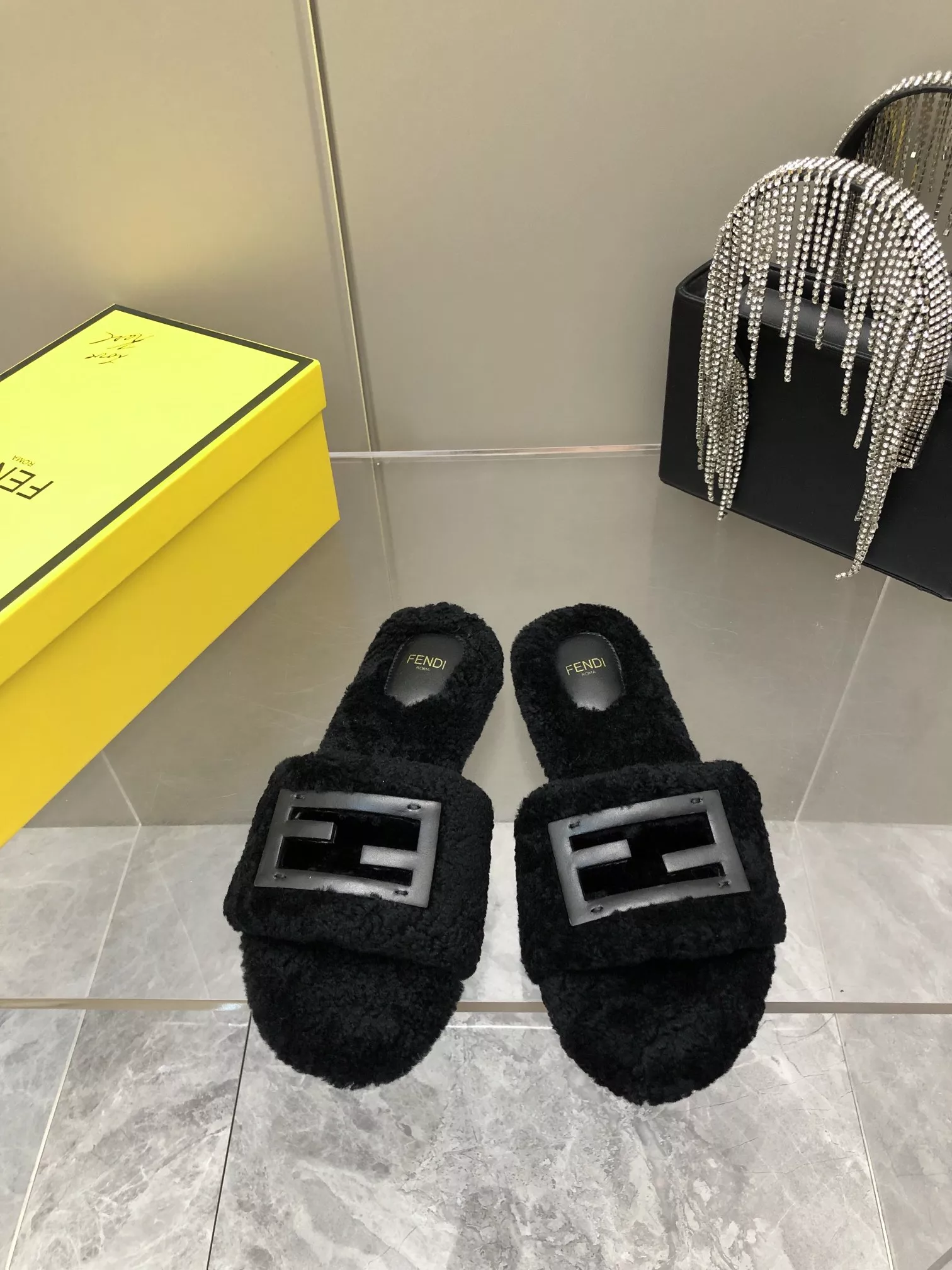 Fendi Slippers For Women Practical 6336