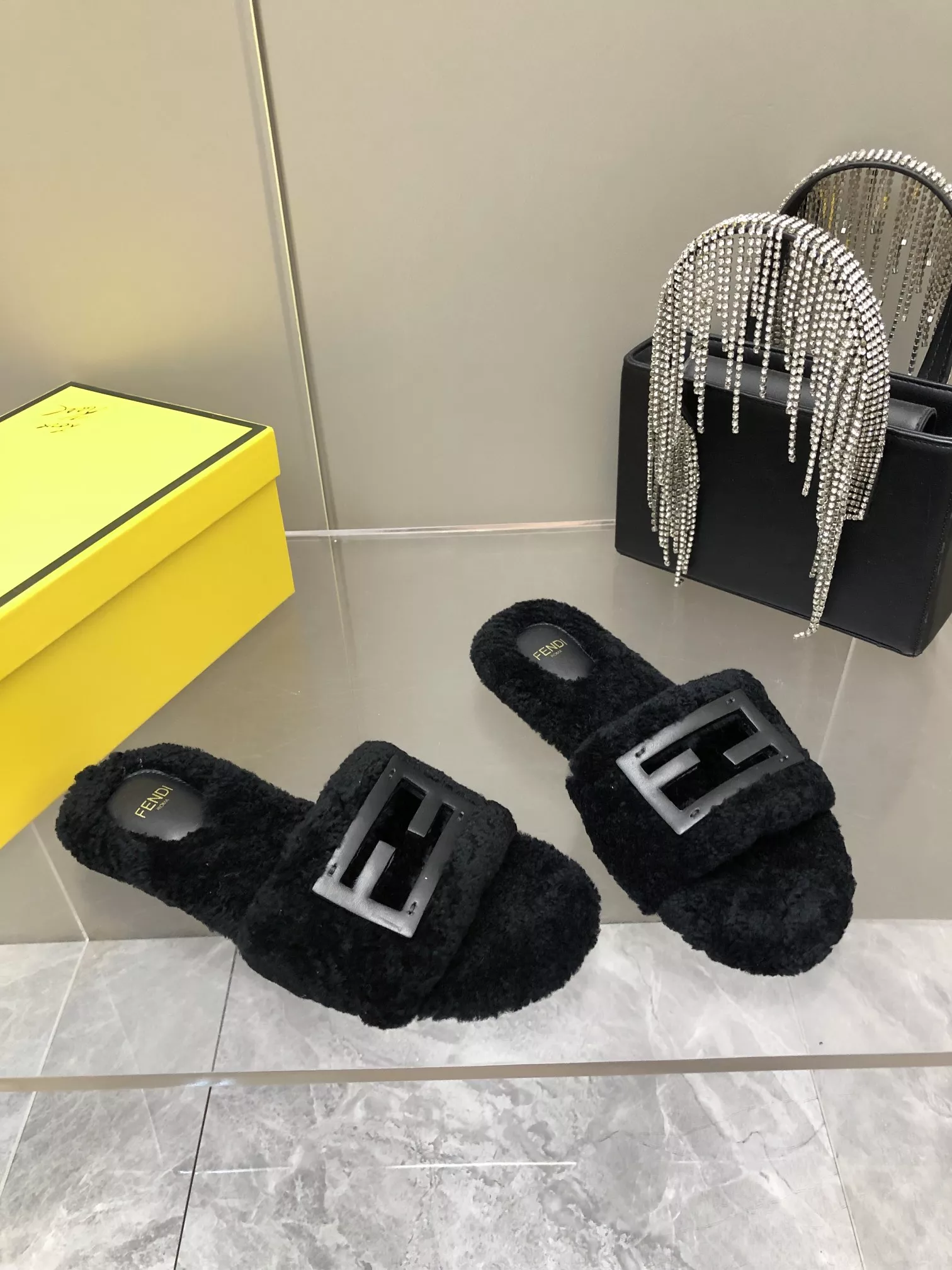 Fendi Slippers For Women Practical 6336