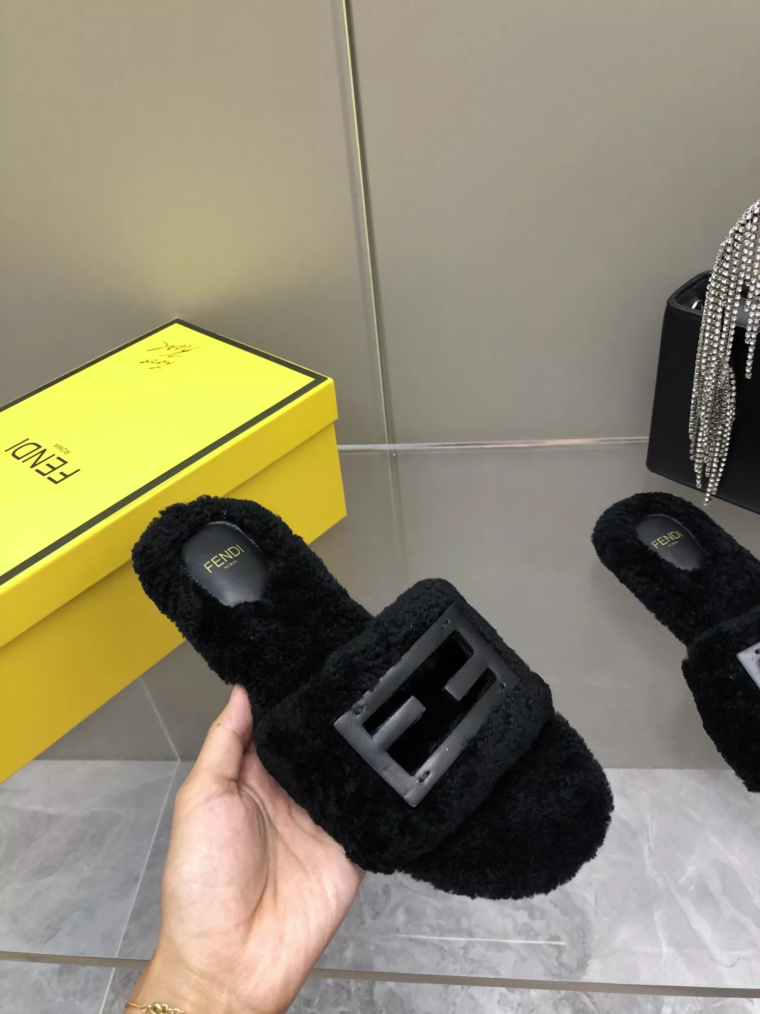 Fendi Slippers For Women Practical 6336