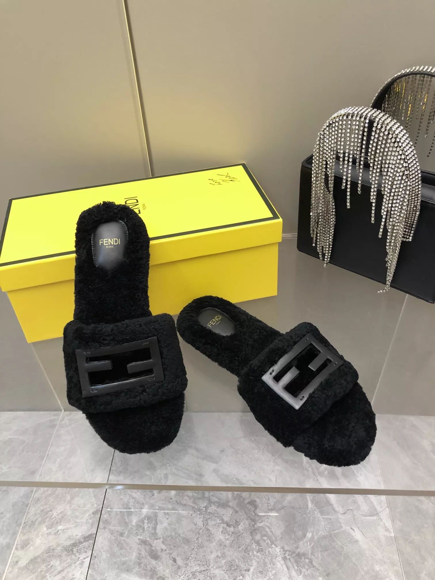 Fendi Slippers For Women Practical 6336