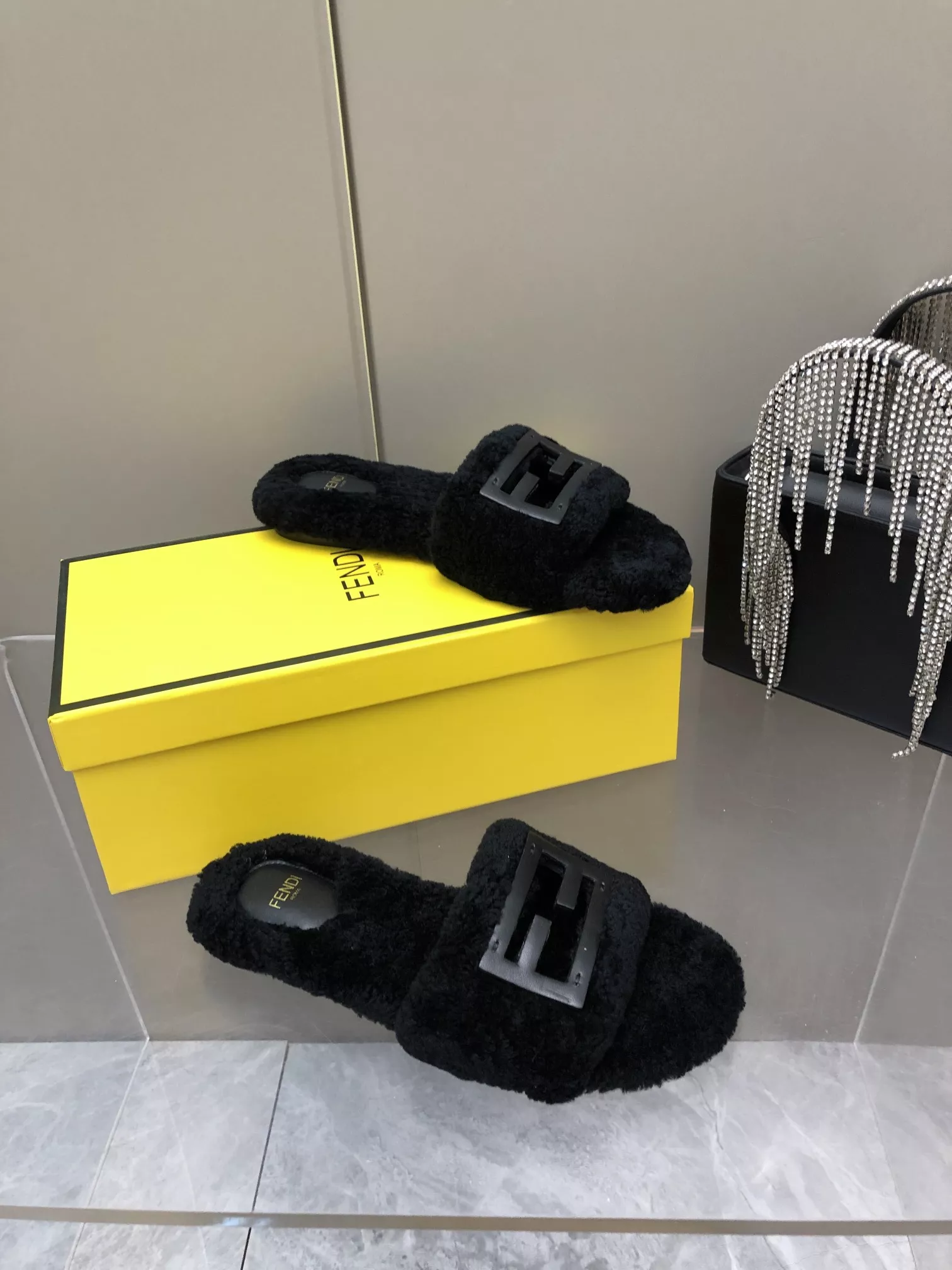 Fendi Slippers For Women Practical 6336