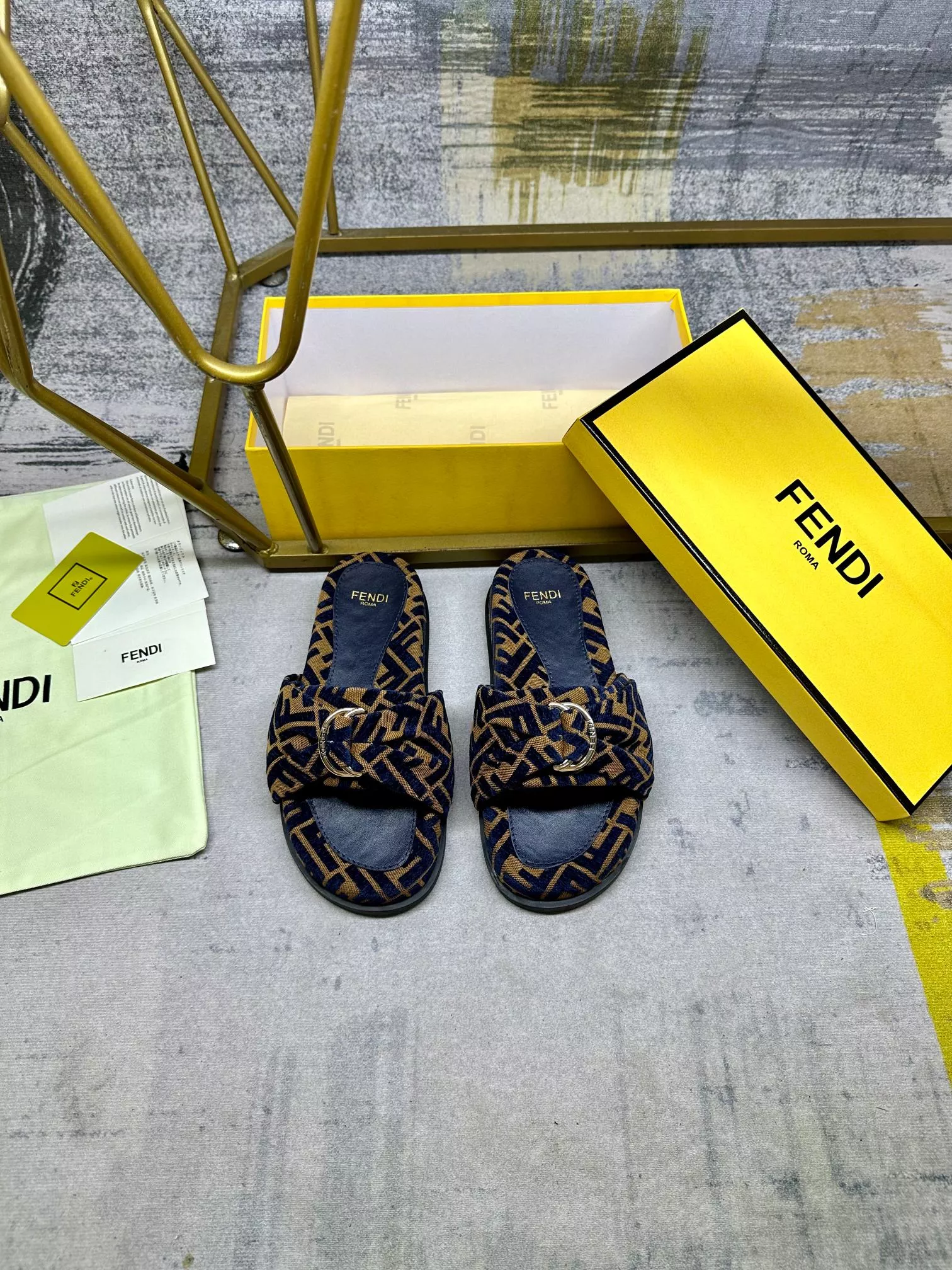 Fendi Slippers For Women Practical 6668