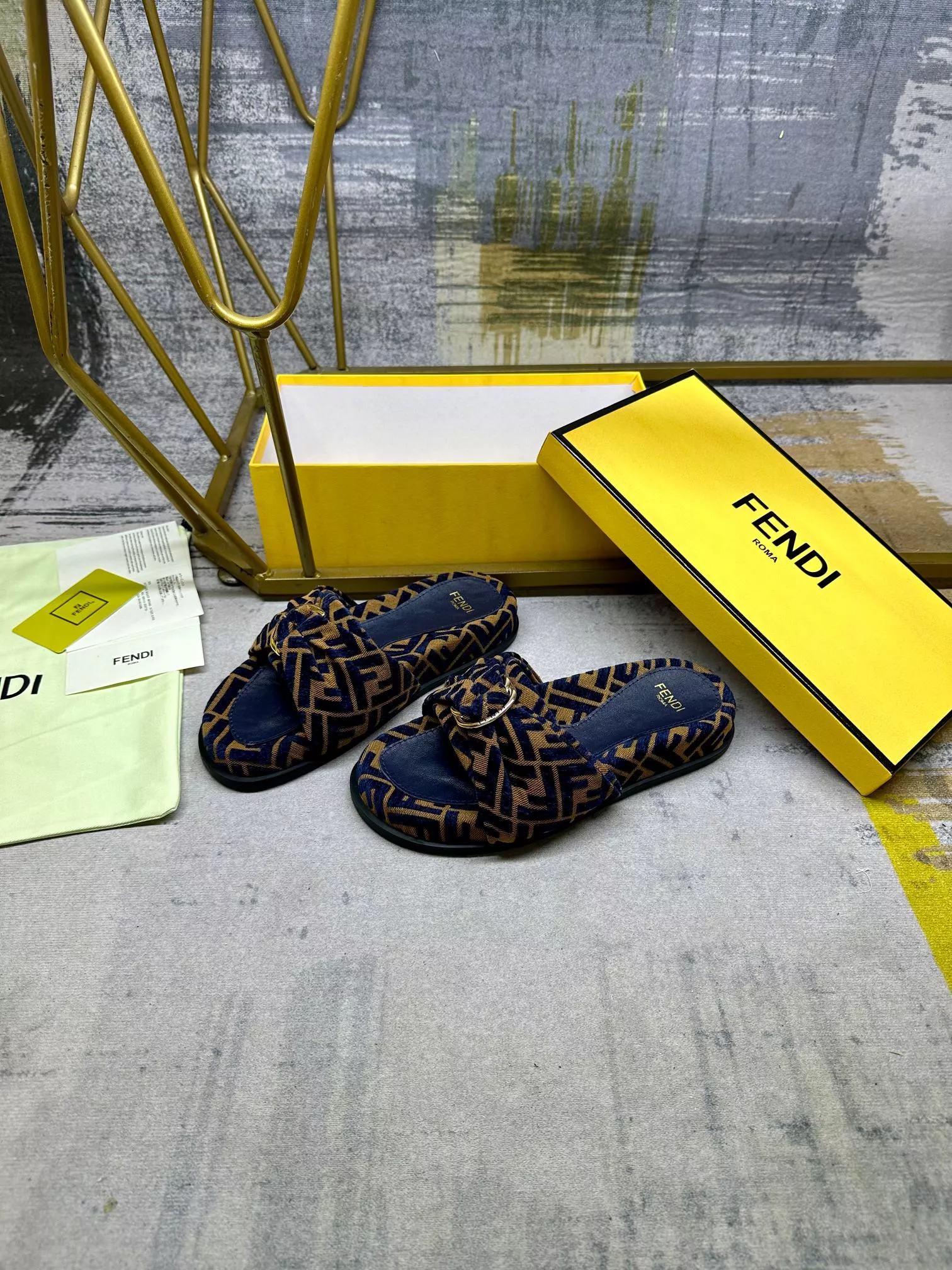 Fendi Slippers For Women Practical 6668